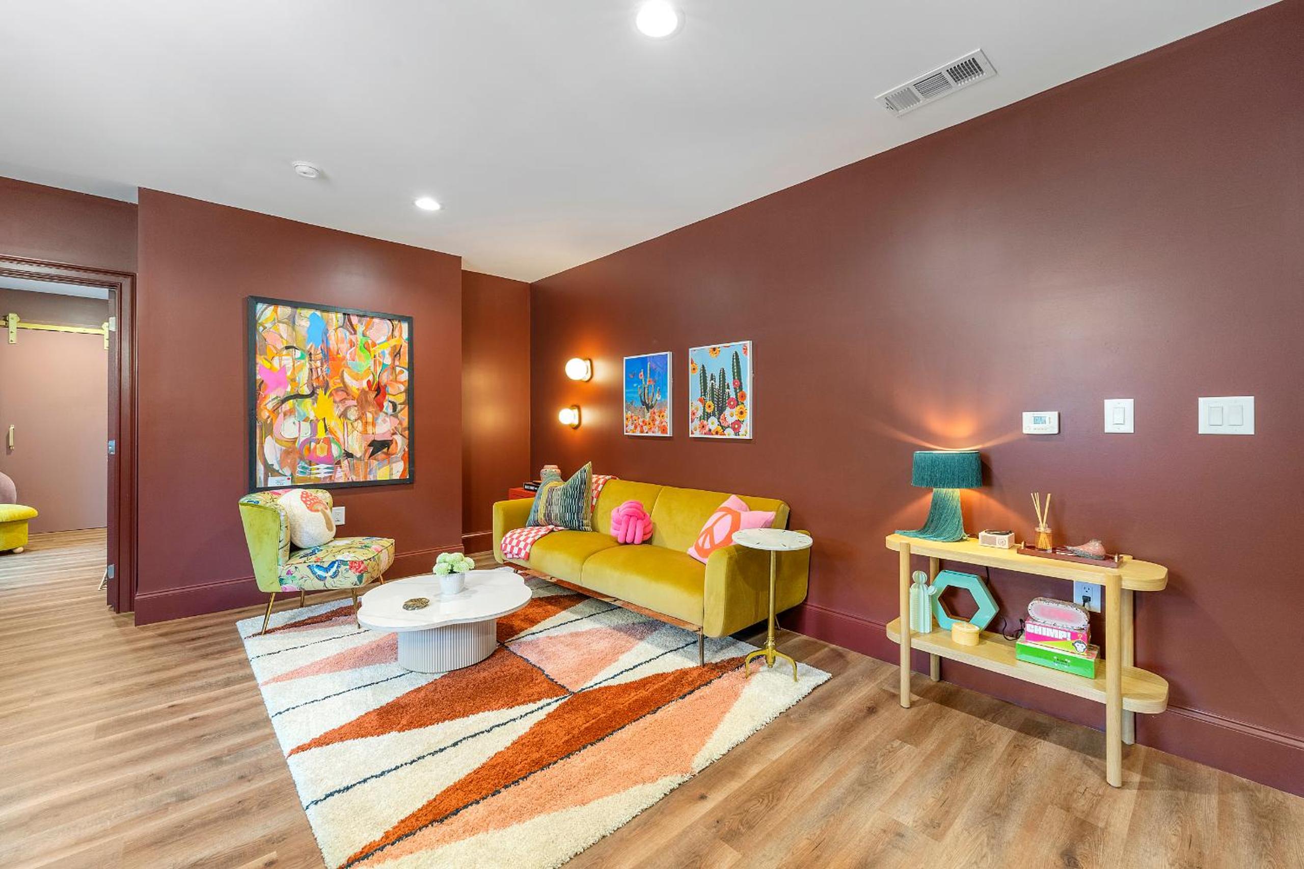 One-Bedroom Apartment photo 1