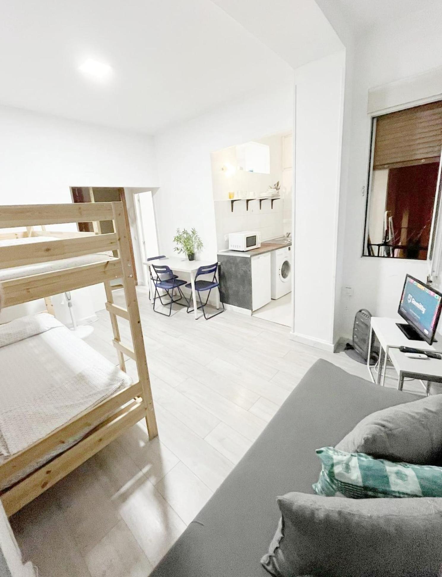 One-Bedroom Apartment photo 3