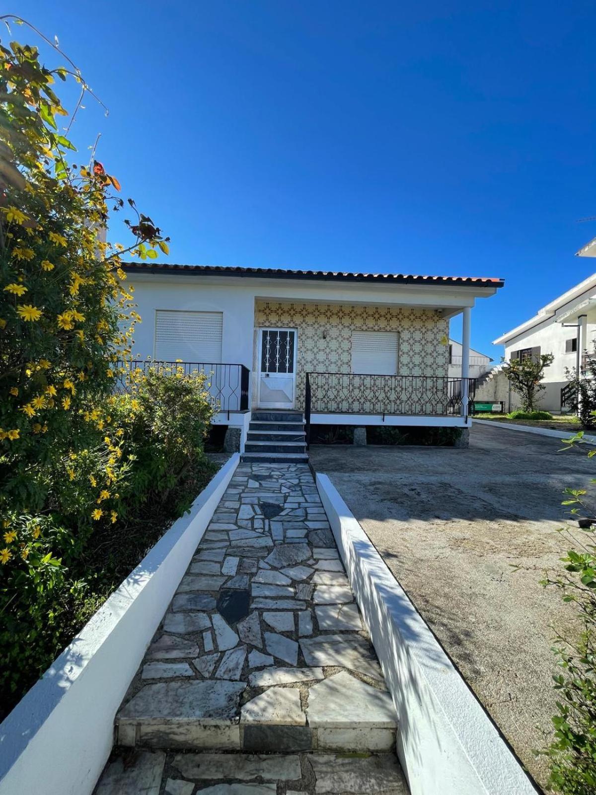 Three-Bedroom House photo 3