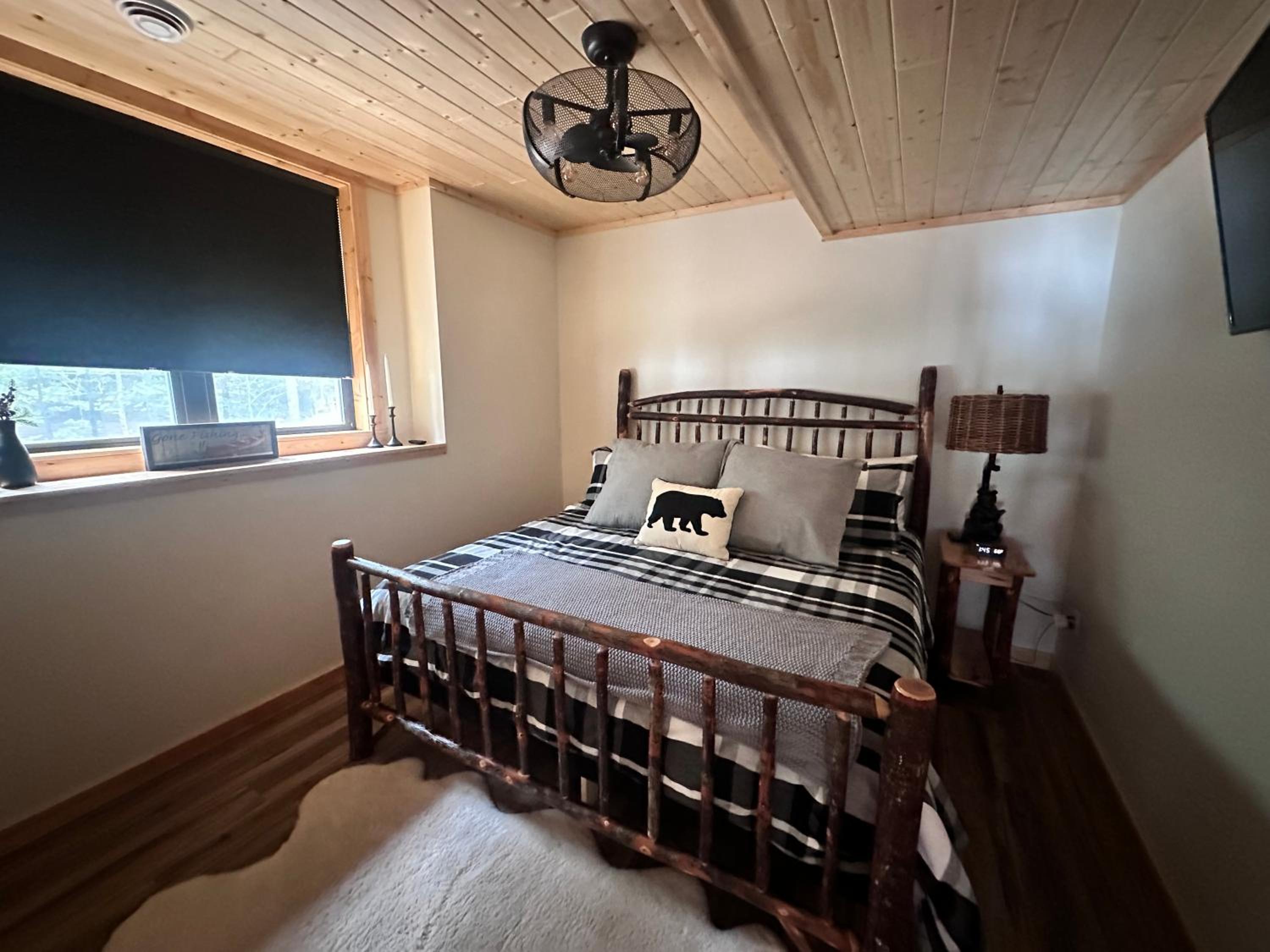 Five-Bedroom House photo 1