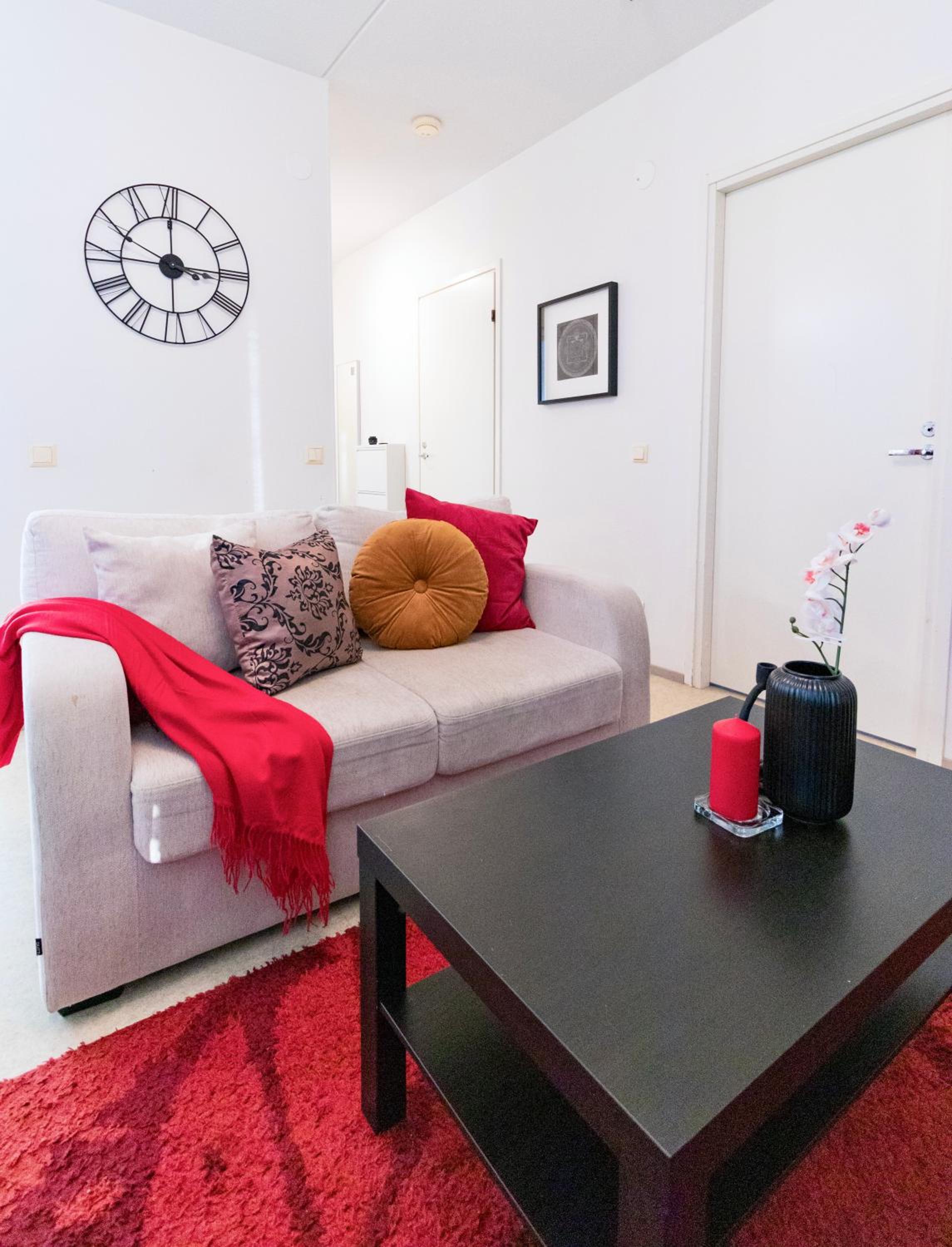 One-Bedroom Apartment photo 1