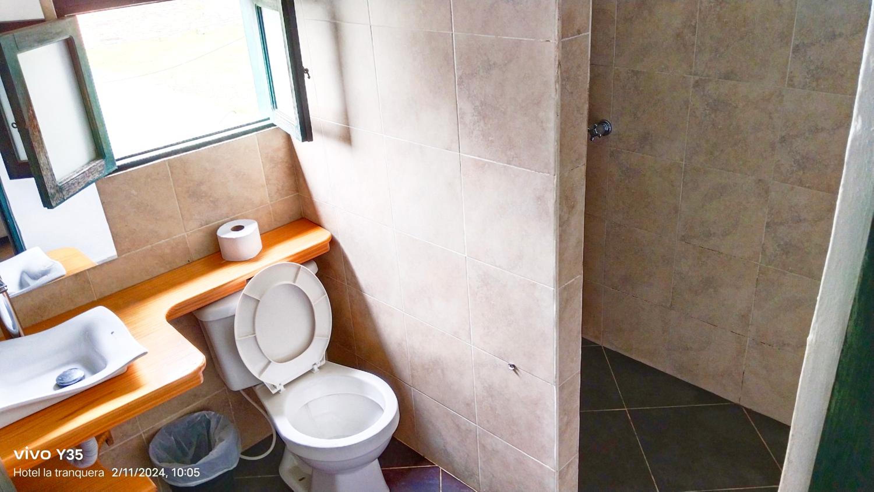 Double Room with Private Bathroom photo 2