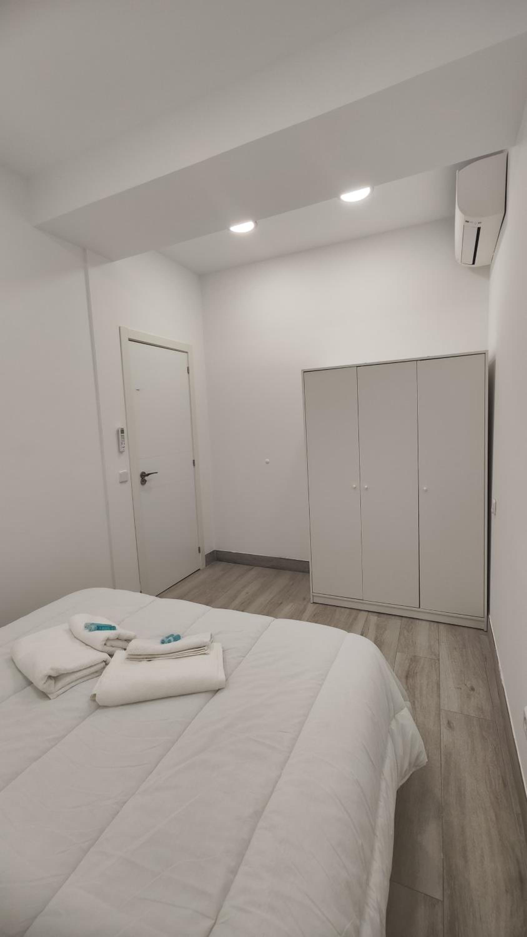Double Room Only Female photo 2
