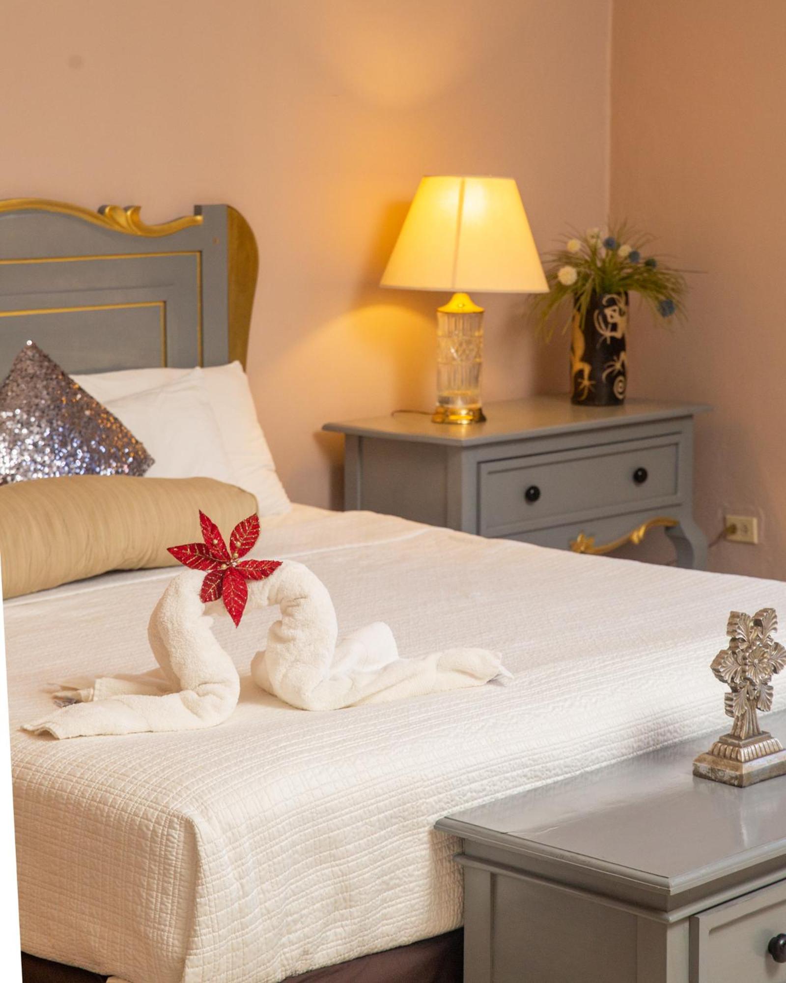 Standard Queen Room photo 3