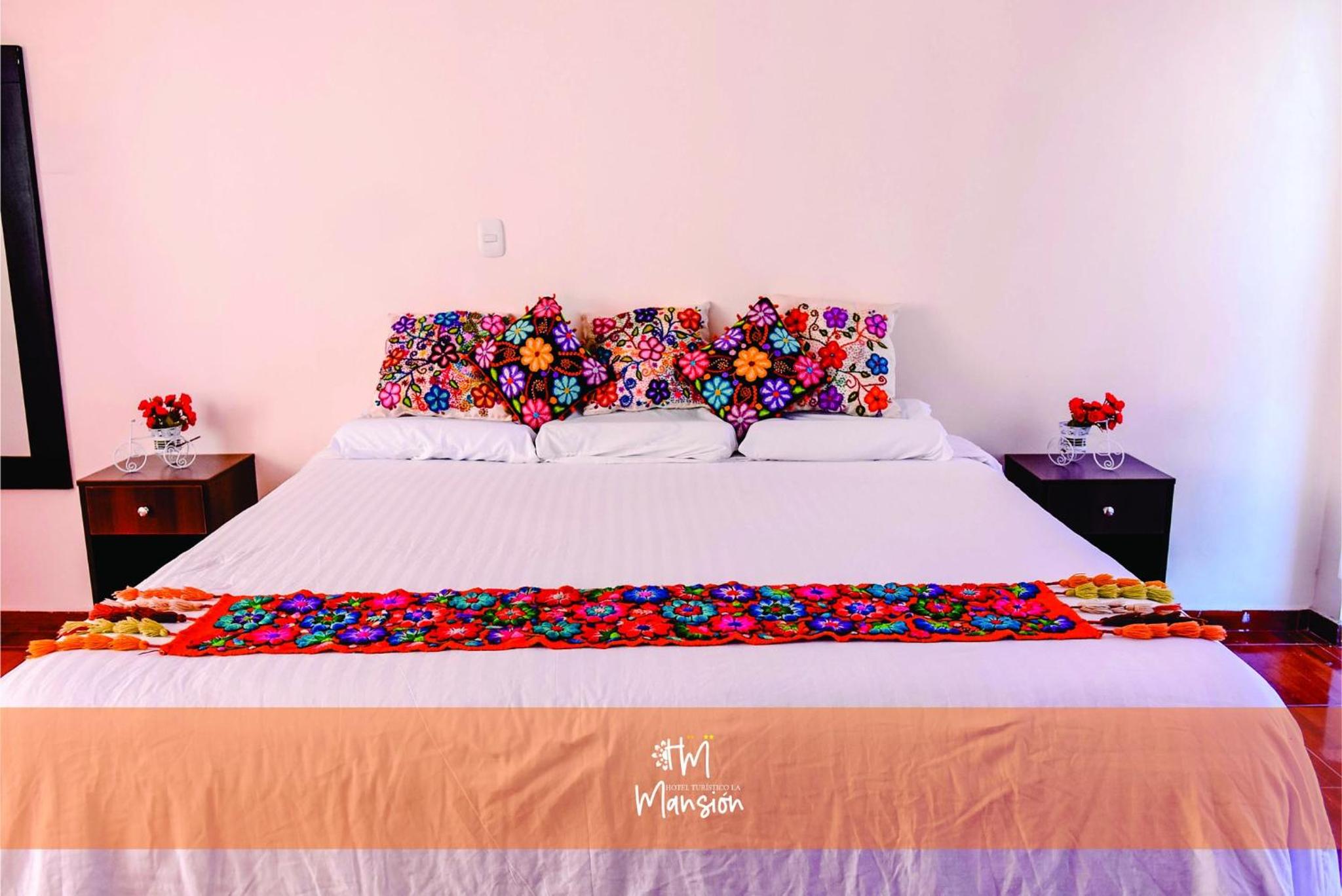 Deluxe Room (2 Adults + 1 Child) photo 1