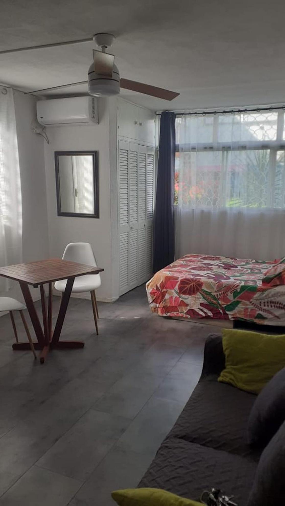 One-Bedroom Apartment photo 3