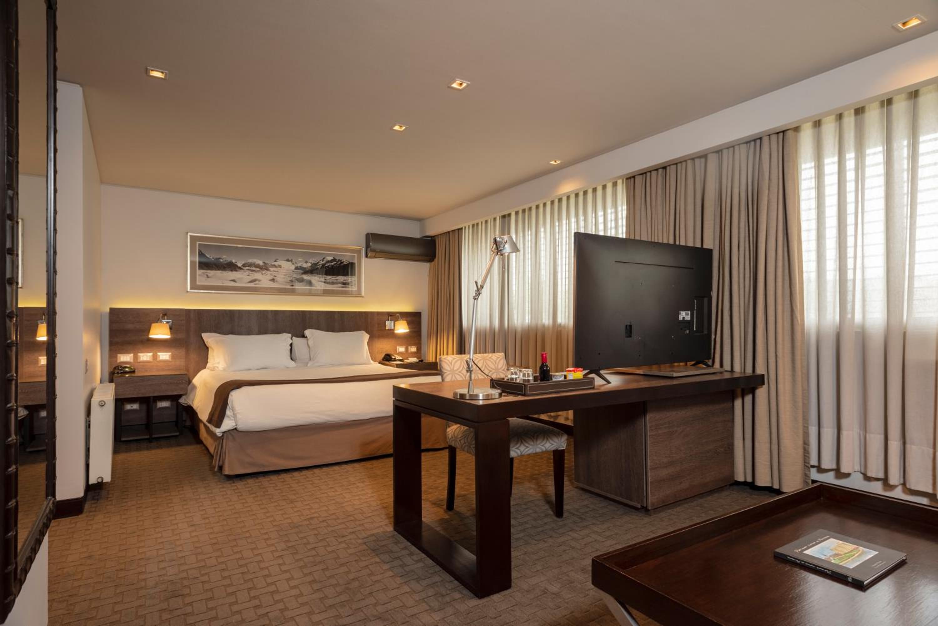 Suite - Photo 1