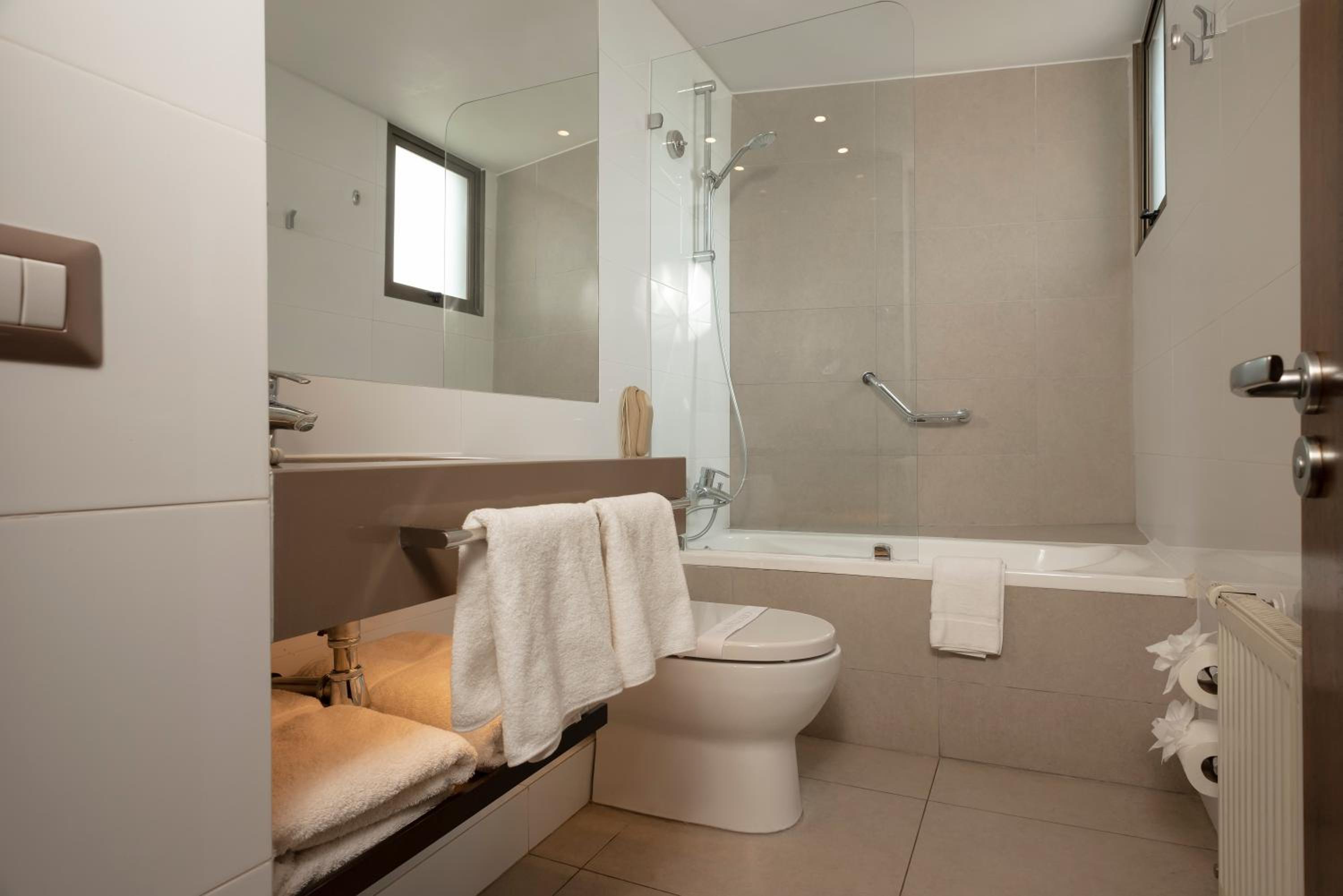 Suite - Photo 4