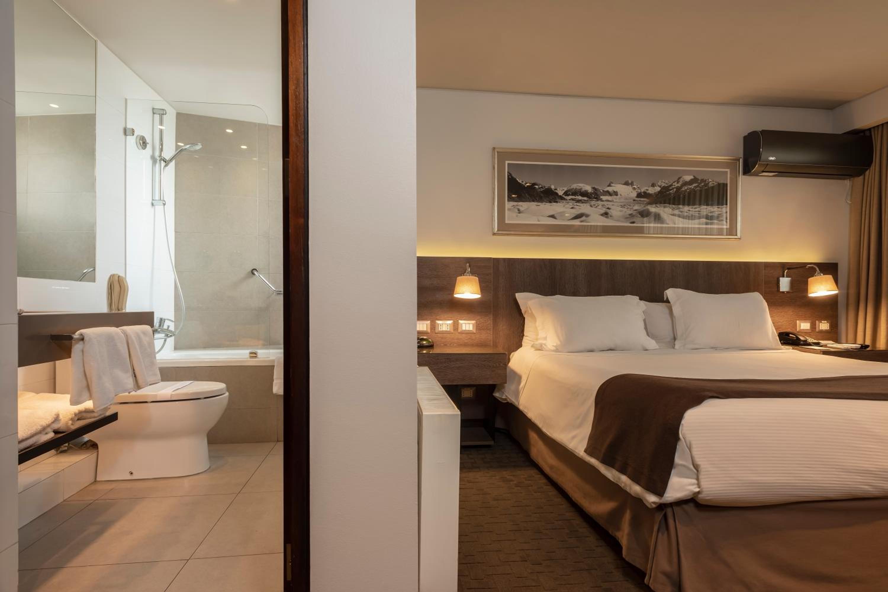 Suite - Photo 9