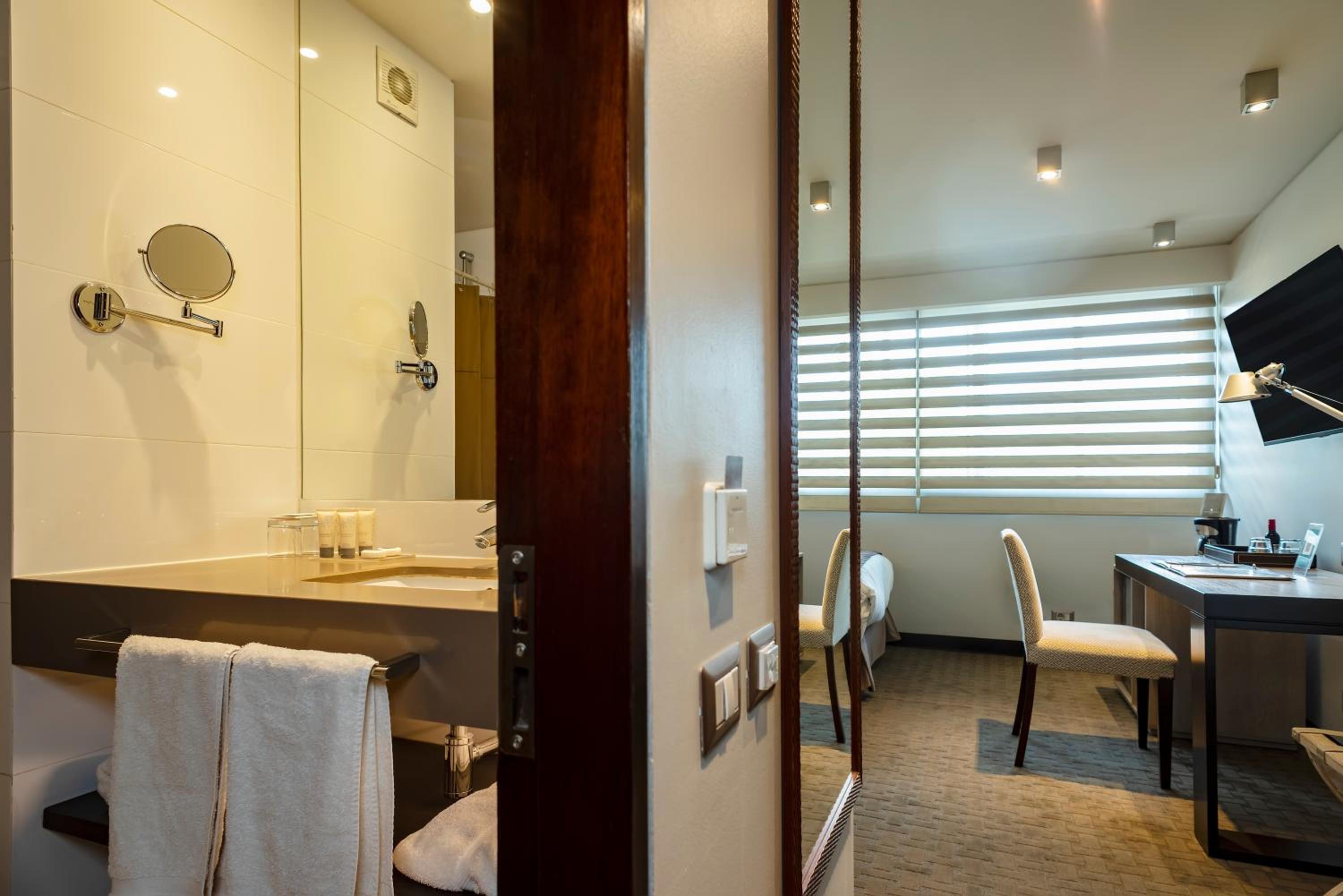 Twin Room with City View photo 2