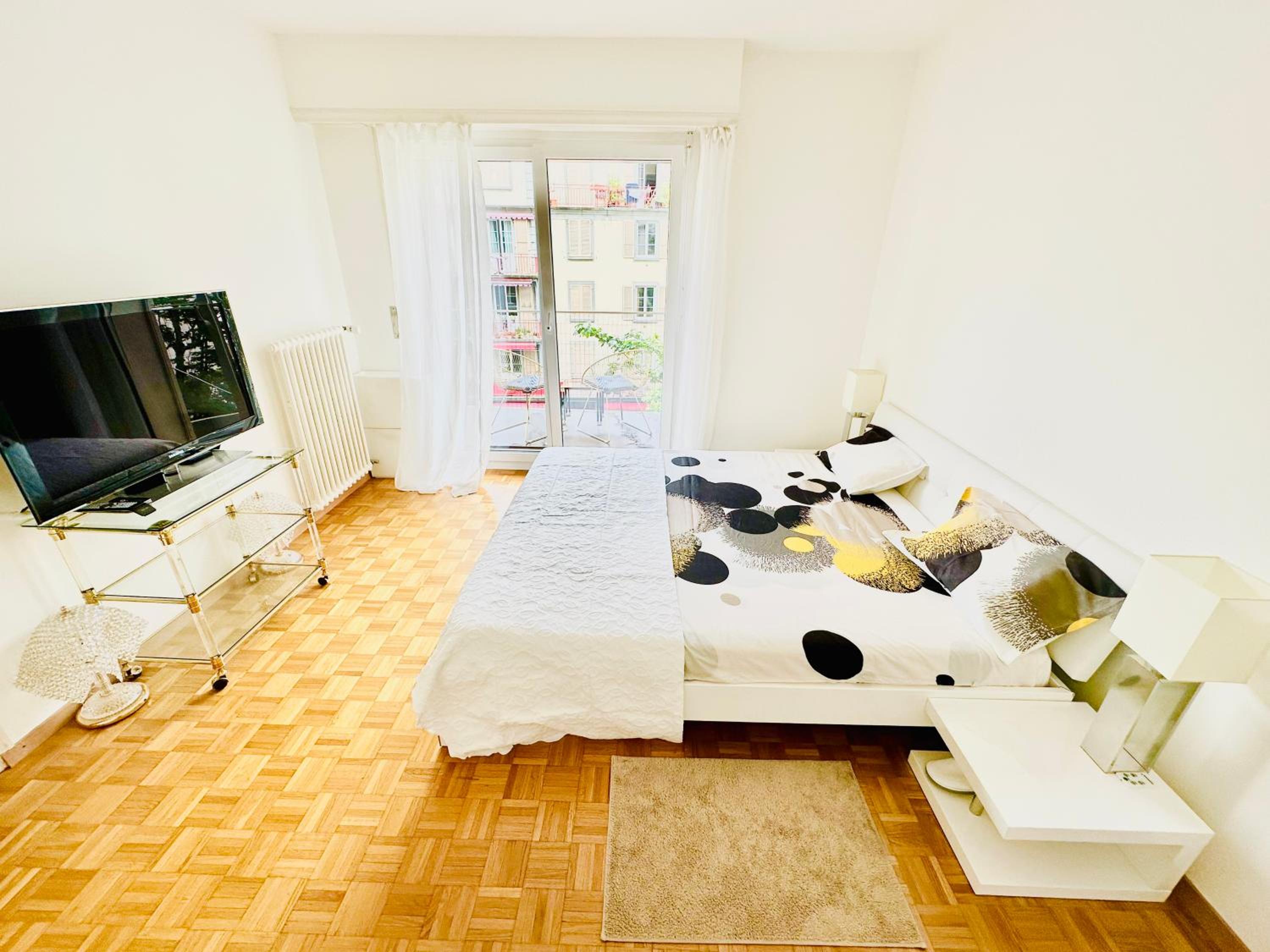 One-Bedroom Apartment photo 2