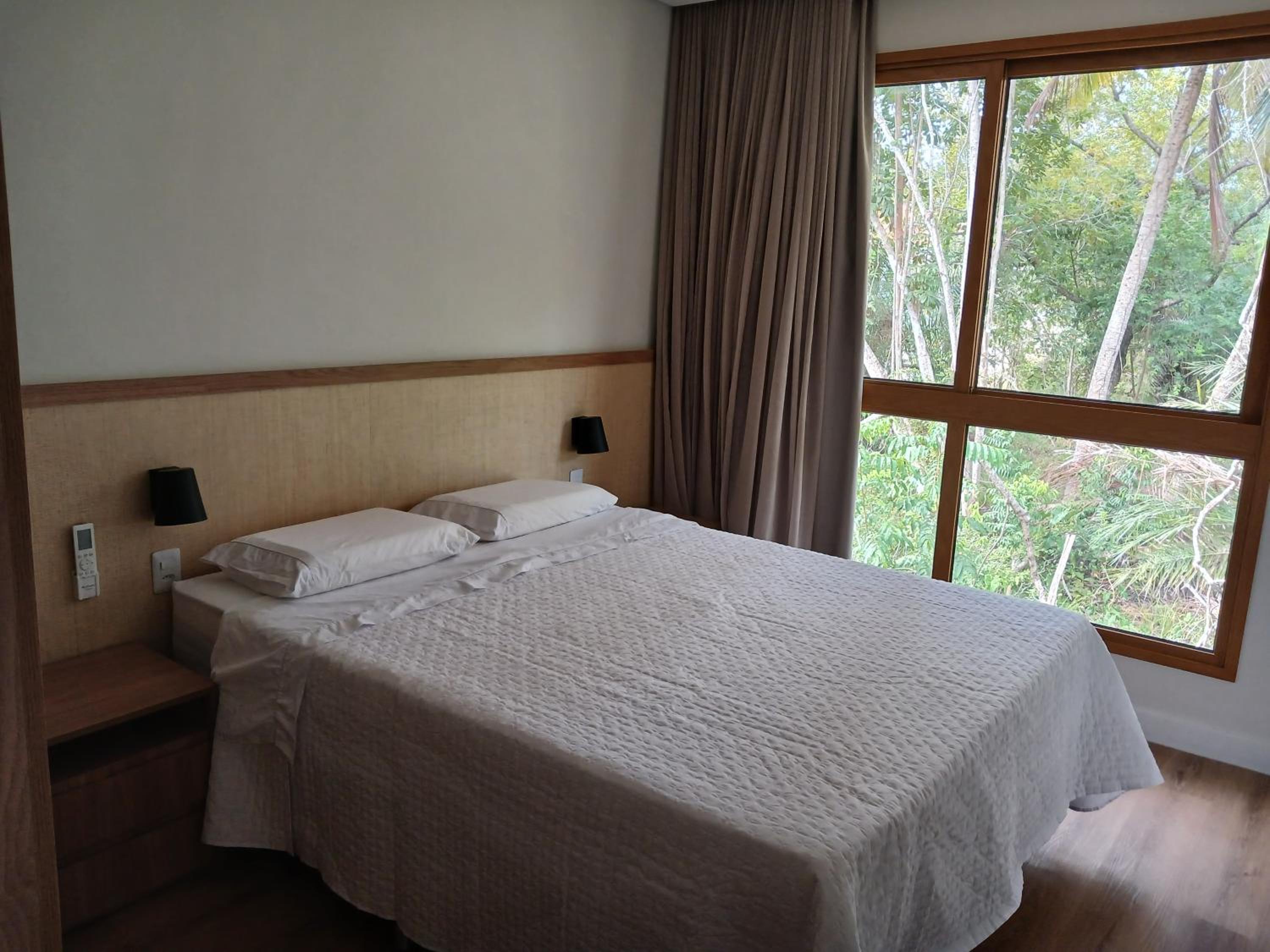 Six-Bedroom House photo 2