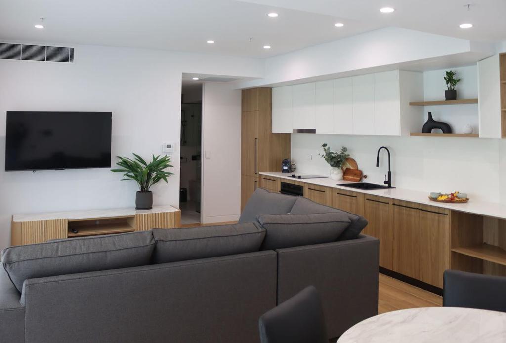 Deluxe One-Bedroom Apartment with Ocean View photo 1