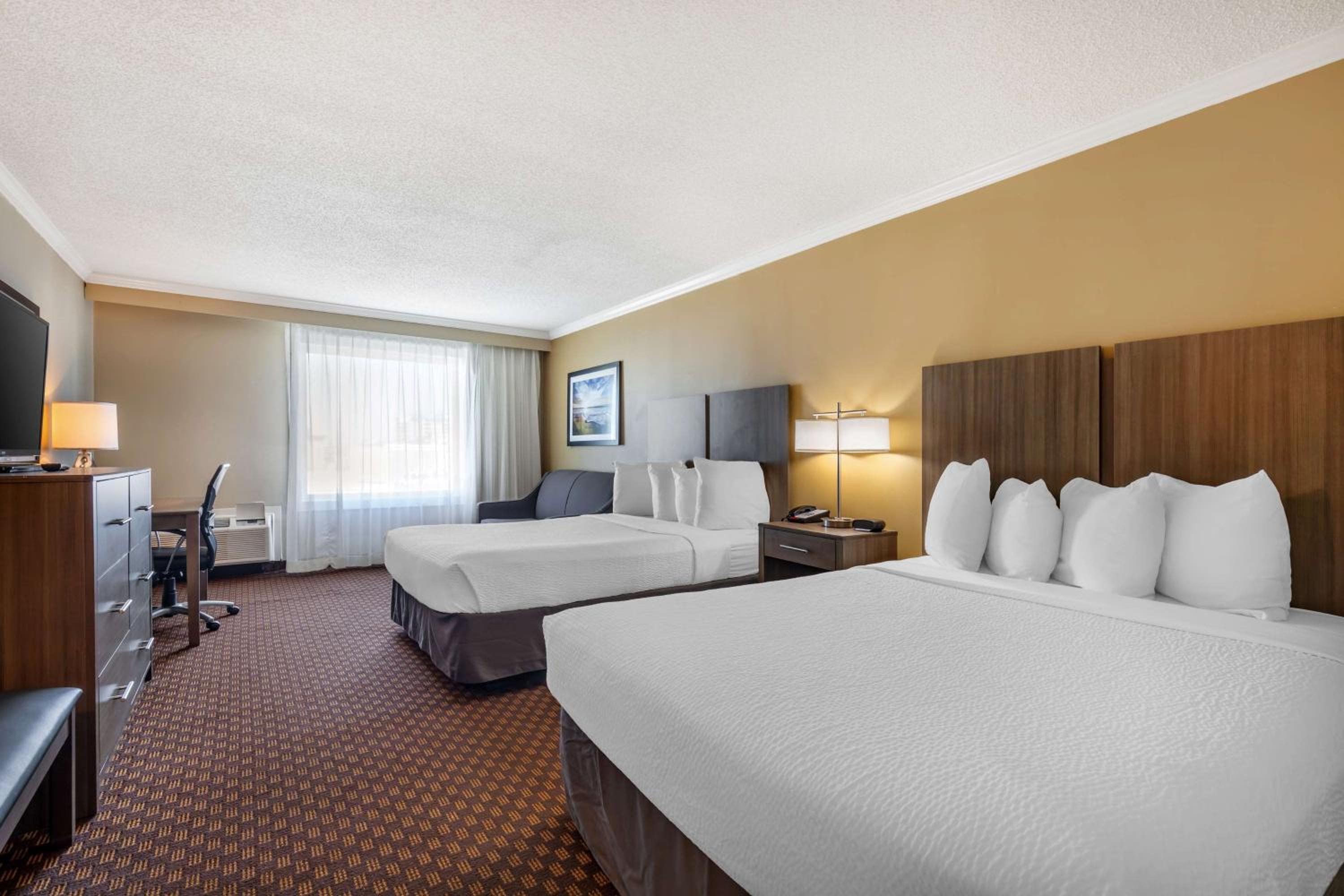 Queen Room with Two Queen Beds and Bathtub - Disability Access/Sofa Bed - Photo 3