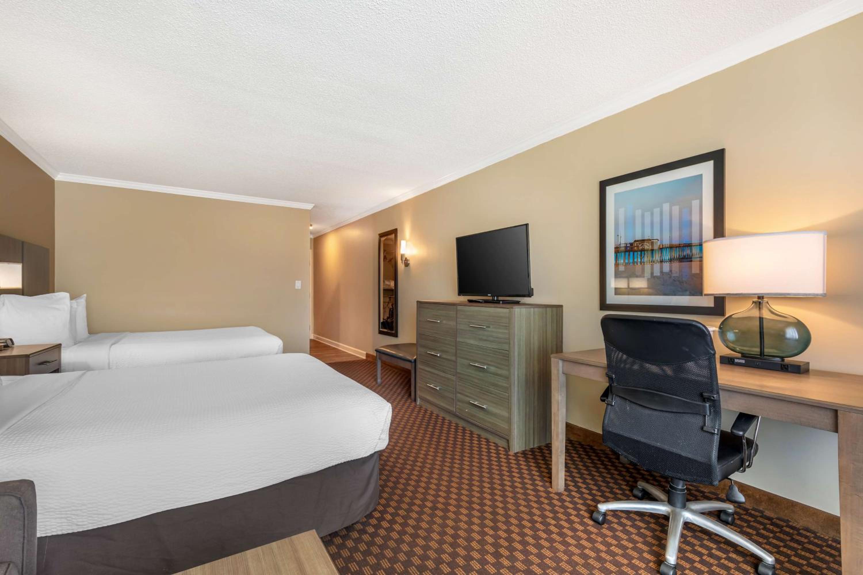 Queen Room with Two Queen Beds and Bathtub - Disability Access/Sofa Bed - Photo 2