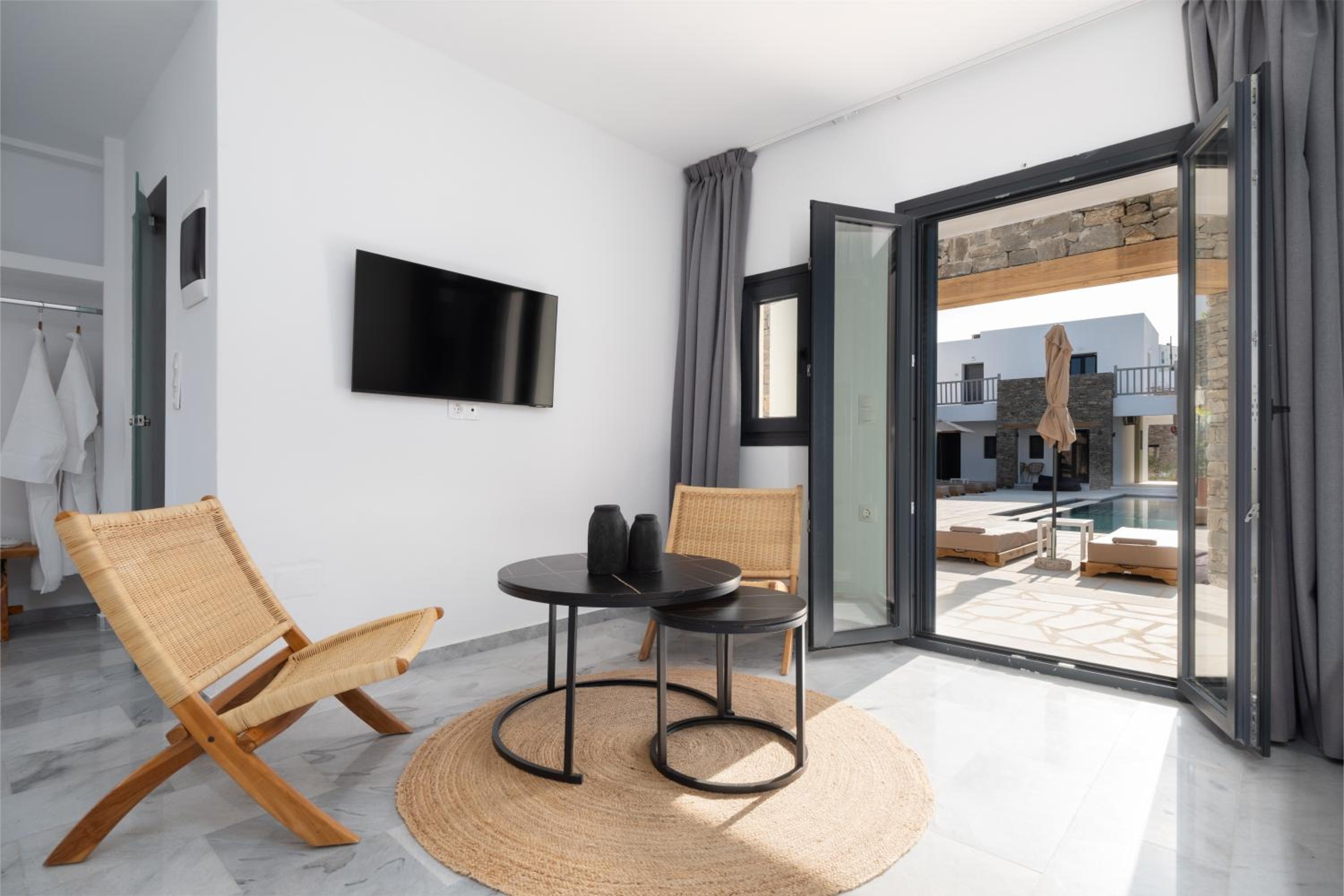 Deluxe Triple Room photo 3