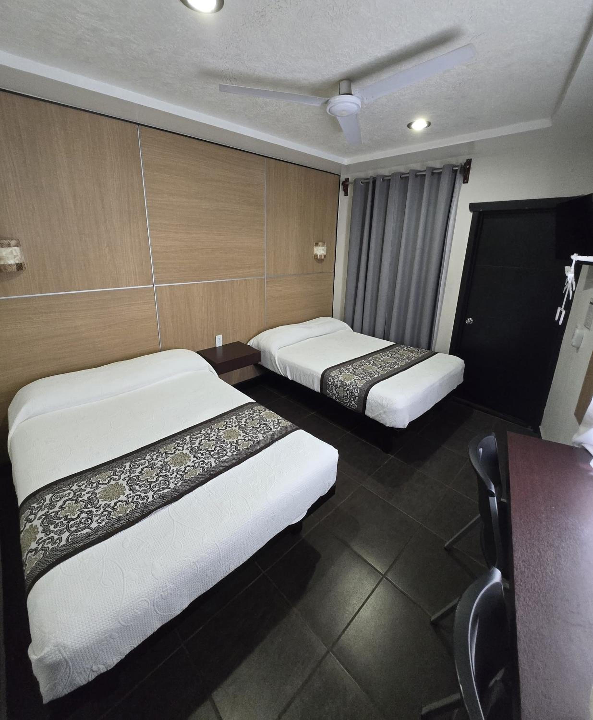 Deluxe Double Room with Two Double Beds - Photo 2