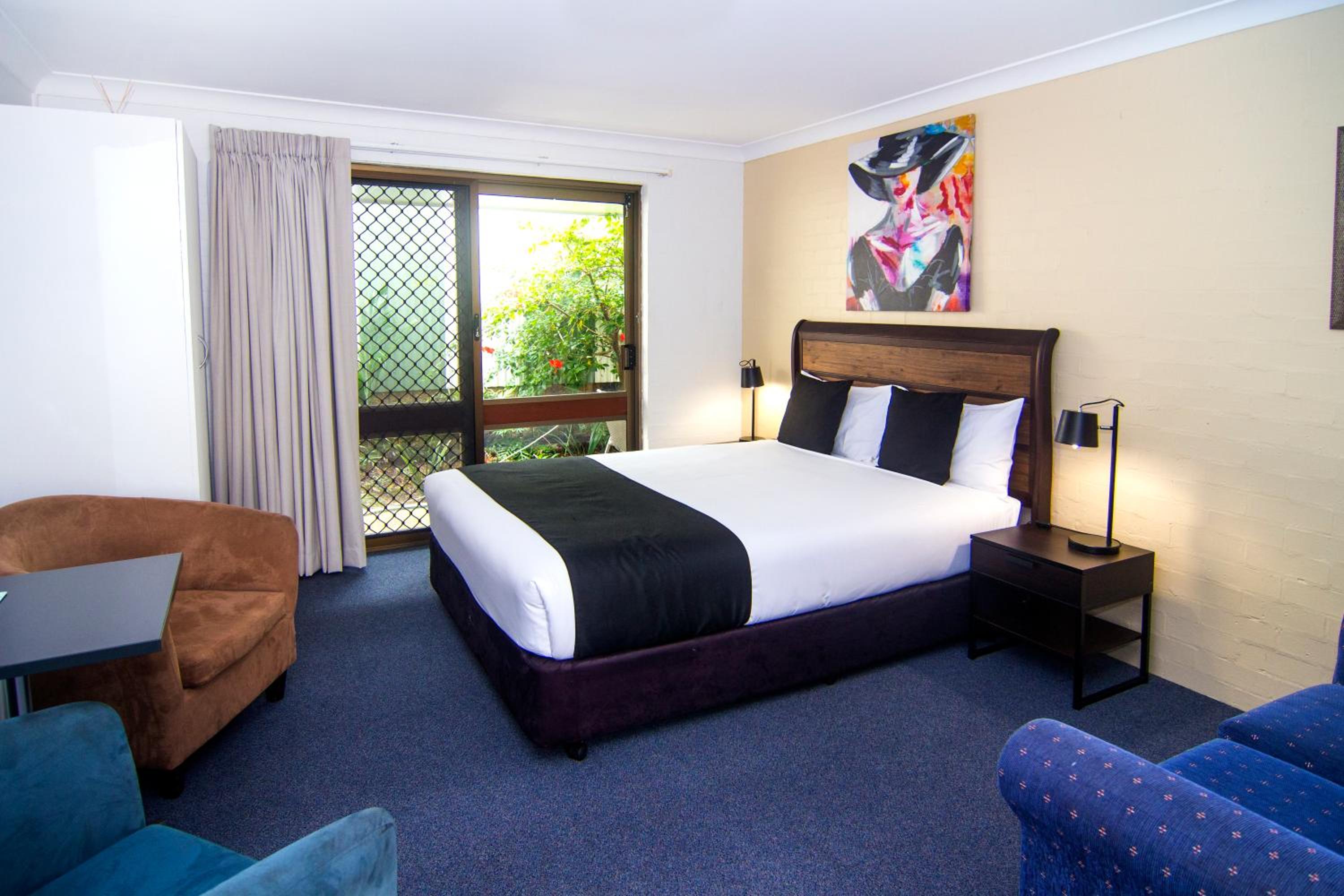 Queen Room photo 1