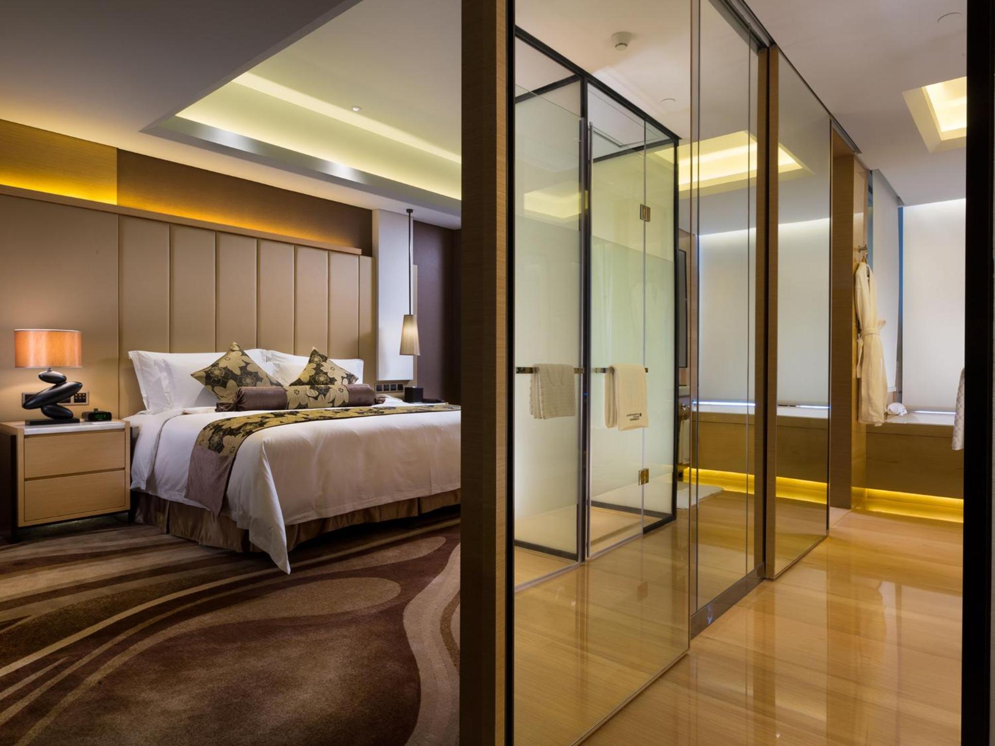 Executive Double Room with Club Benefit thumbnail 5