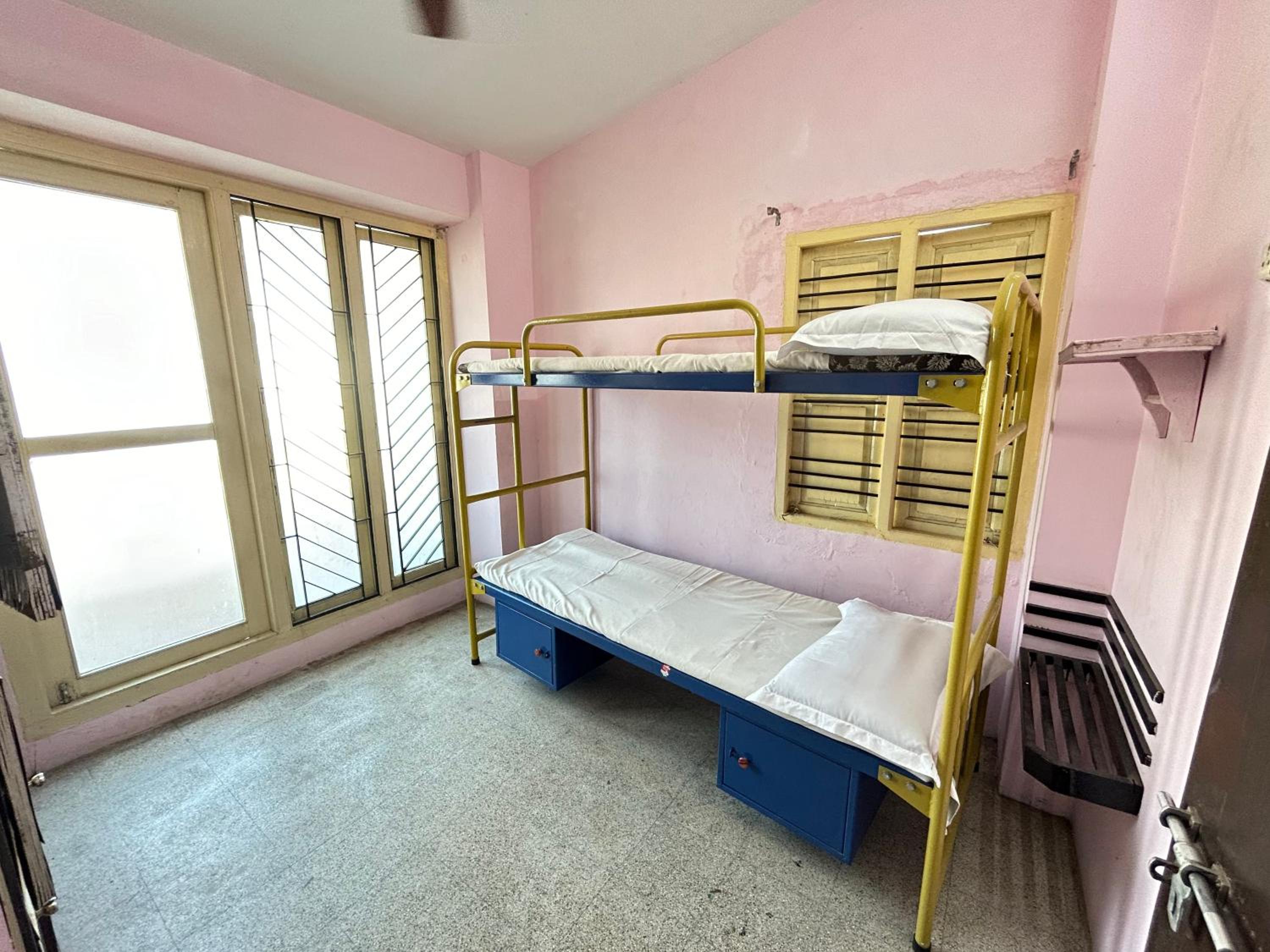 Single Bed In Dormitory Room photo 2