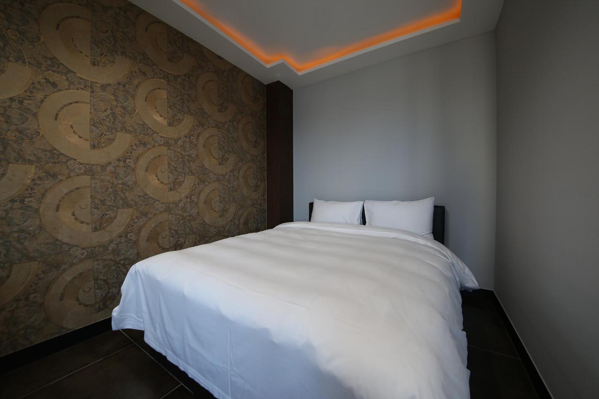 Double Room with Spa Bath photo 2