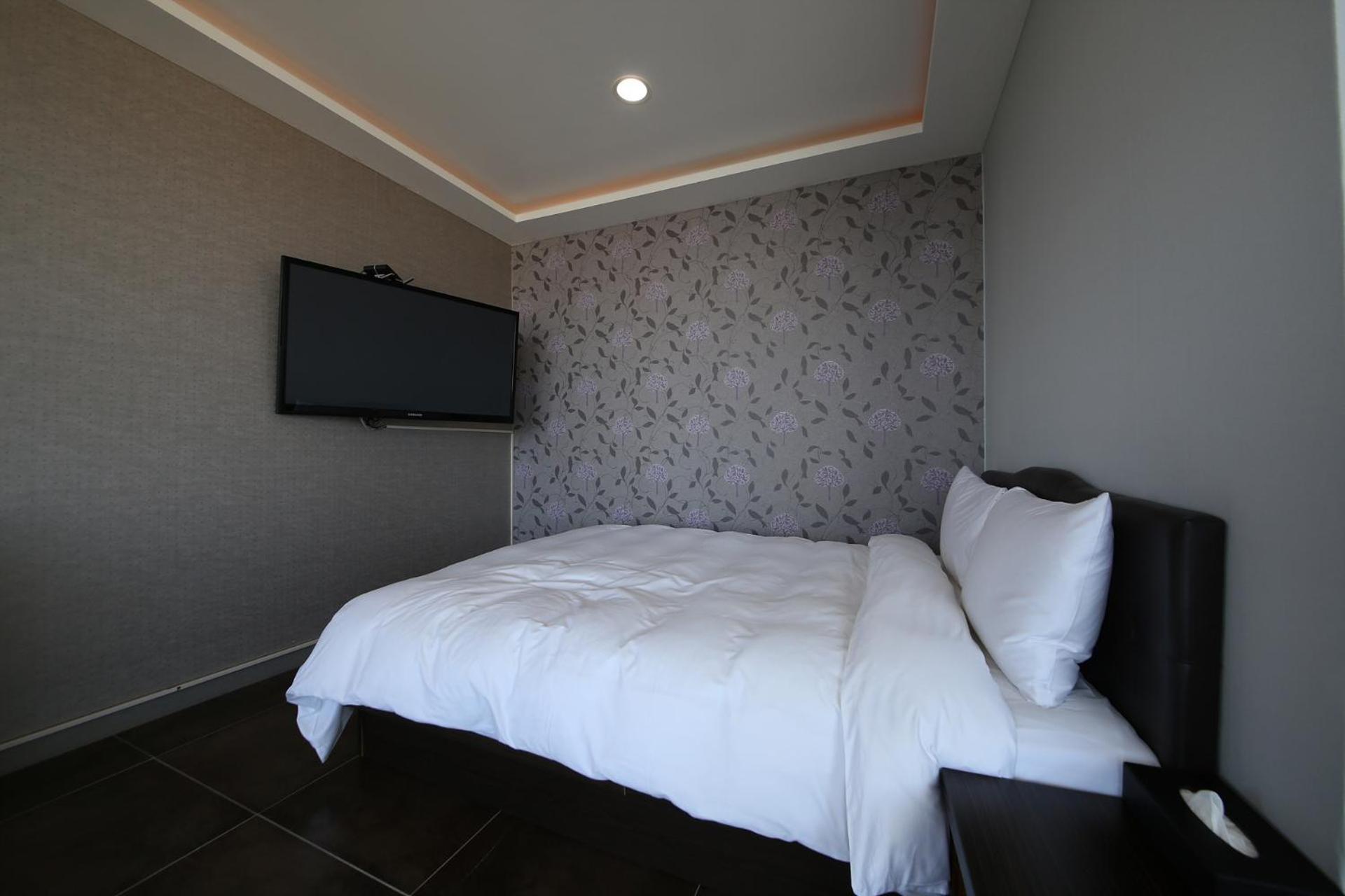 Double Room with Spa Bath photo 1