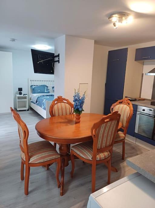 Three-Bedroom Apartment - High Floor photo 1
