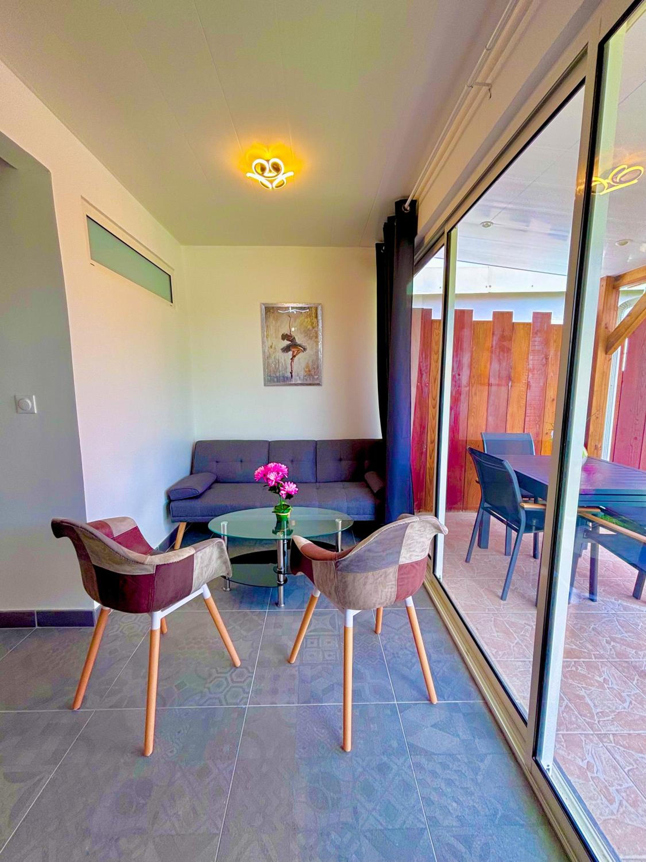 One-Bedroom House photo 2