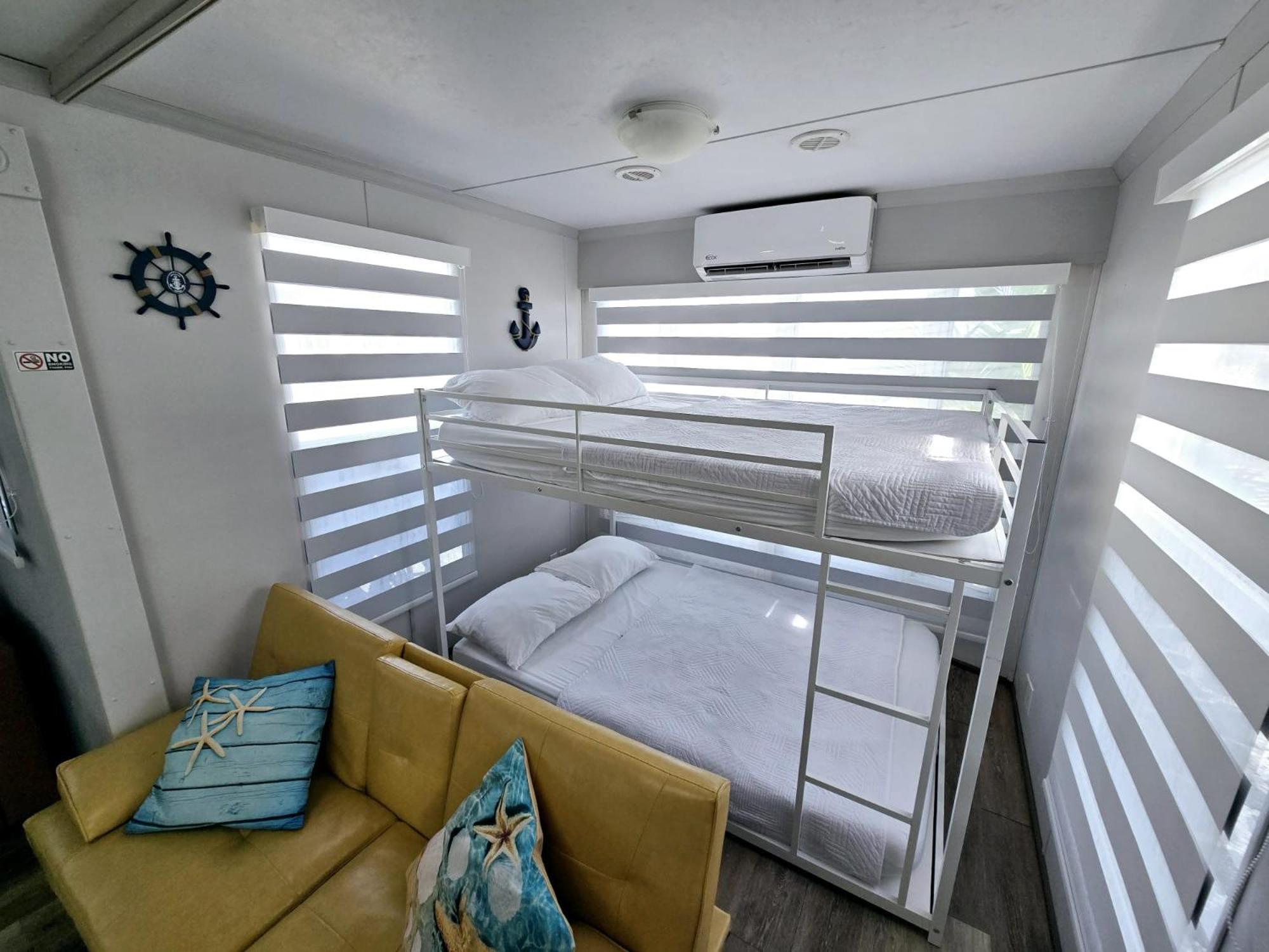 Mobile Home photo 3