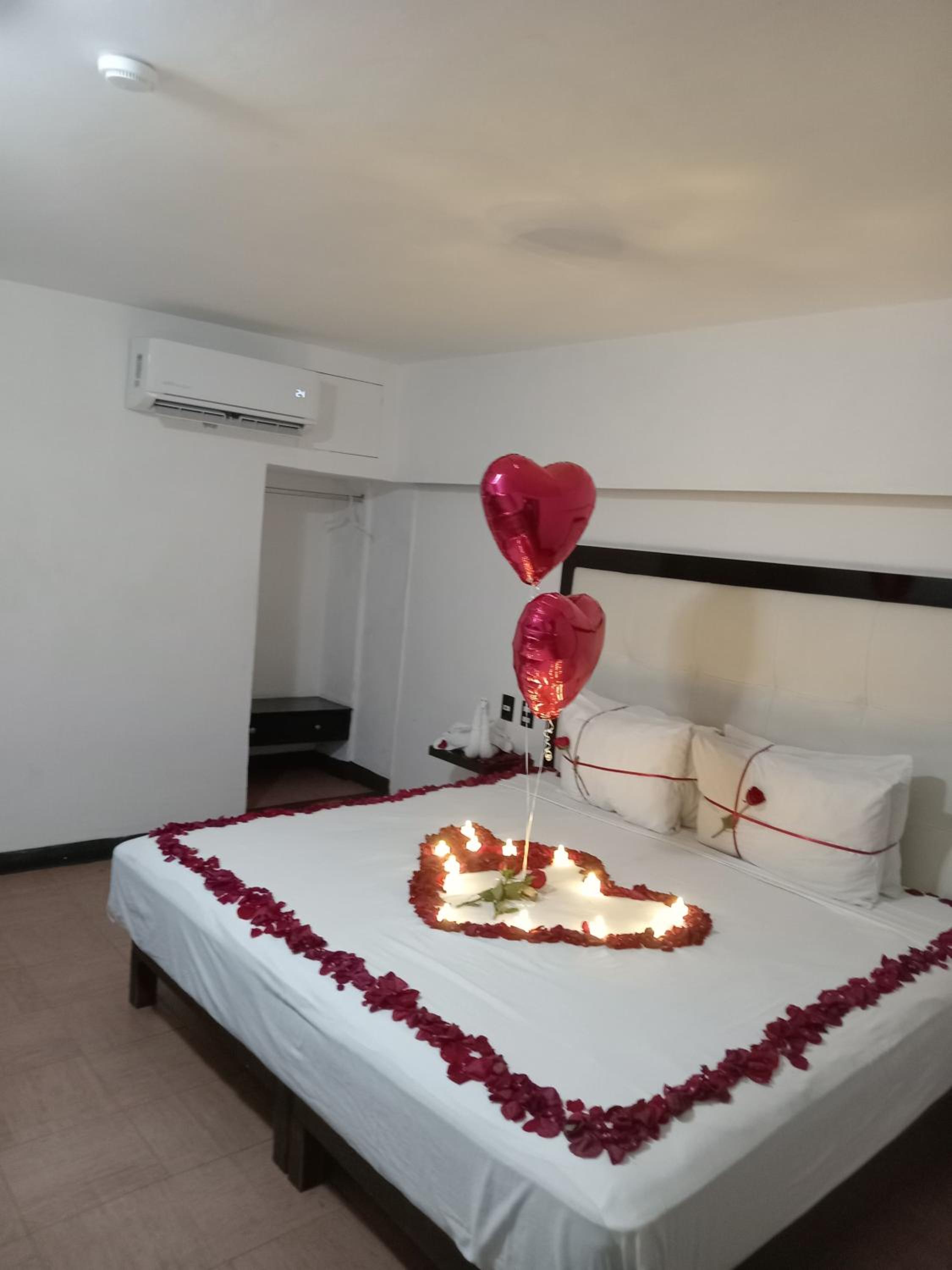 Quadruple Room with Private Bathroom photo 1