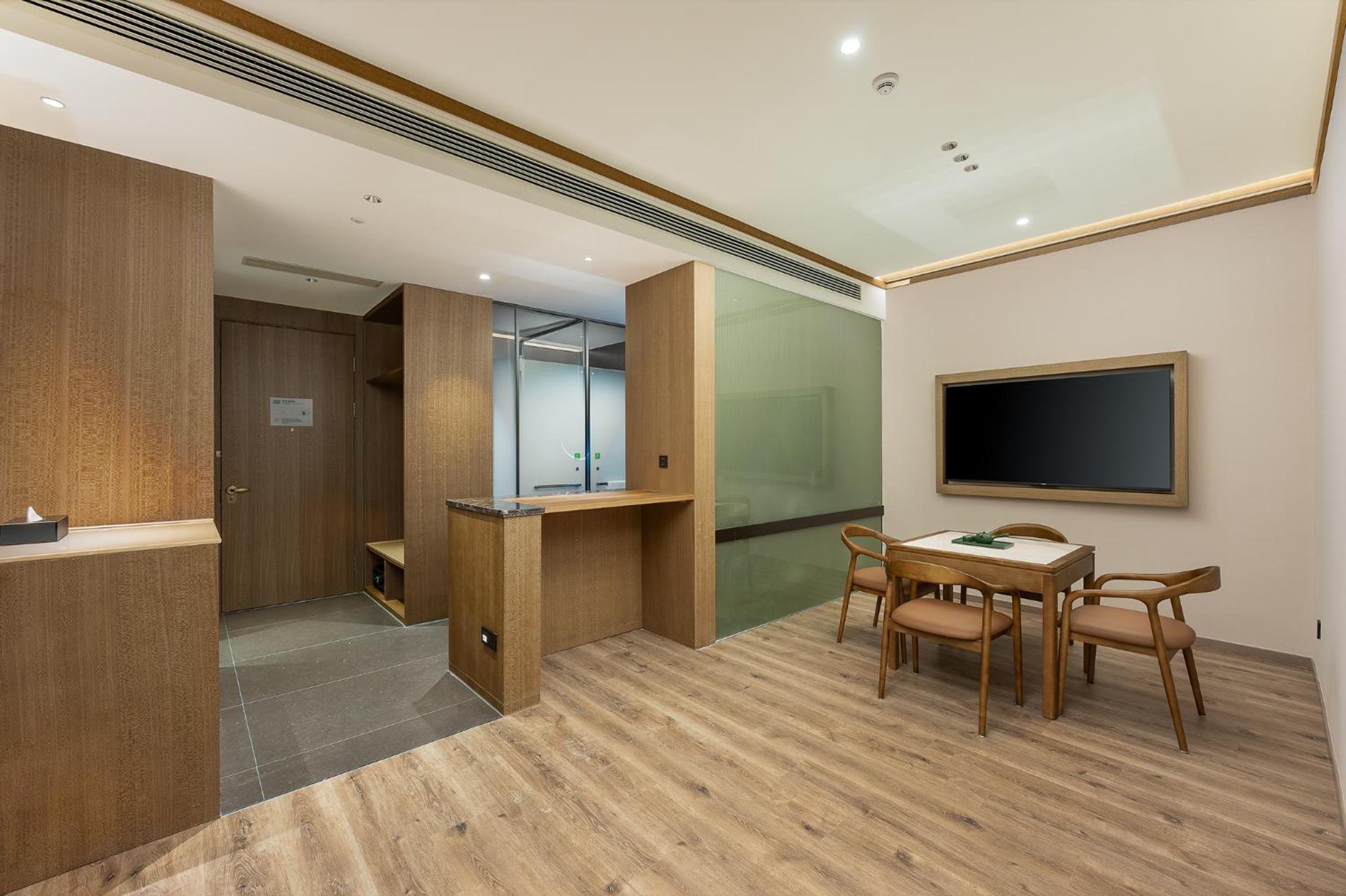 Deluxe Double or Twin Suite