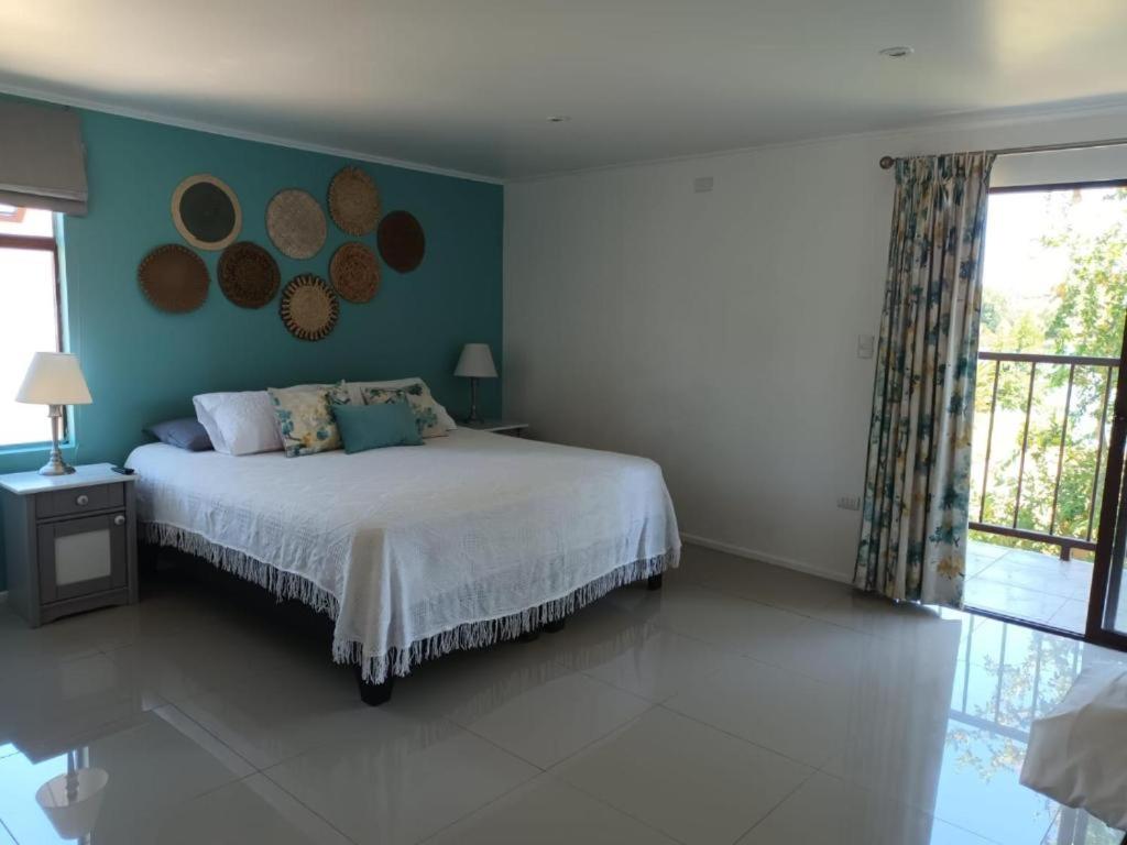 Four-Bedroom House photo 3