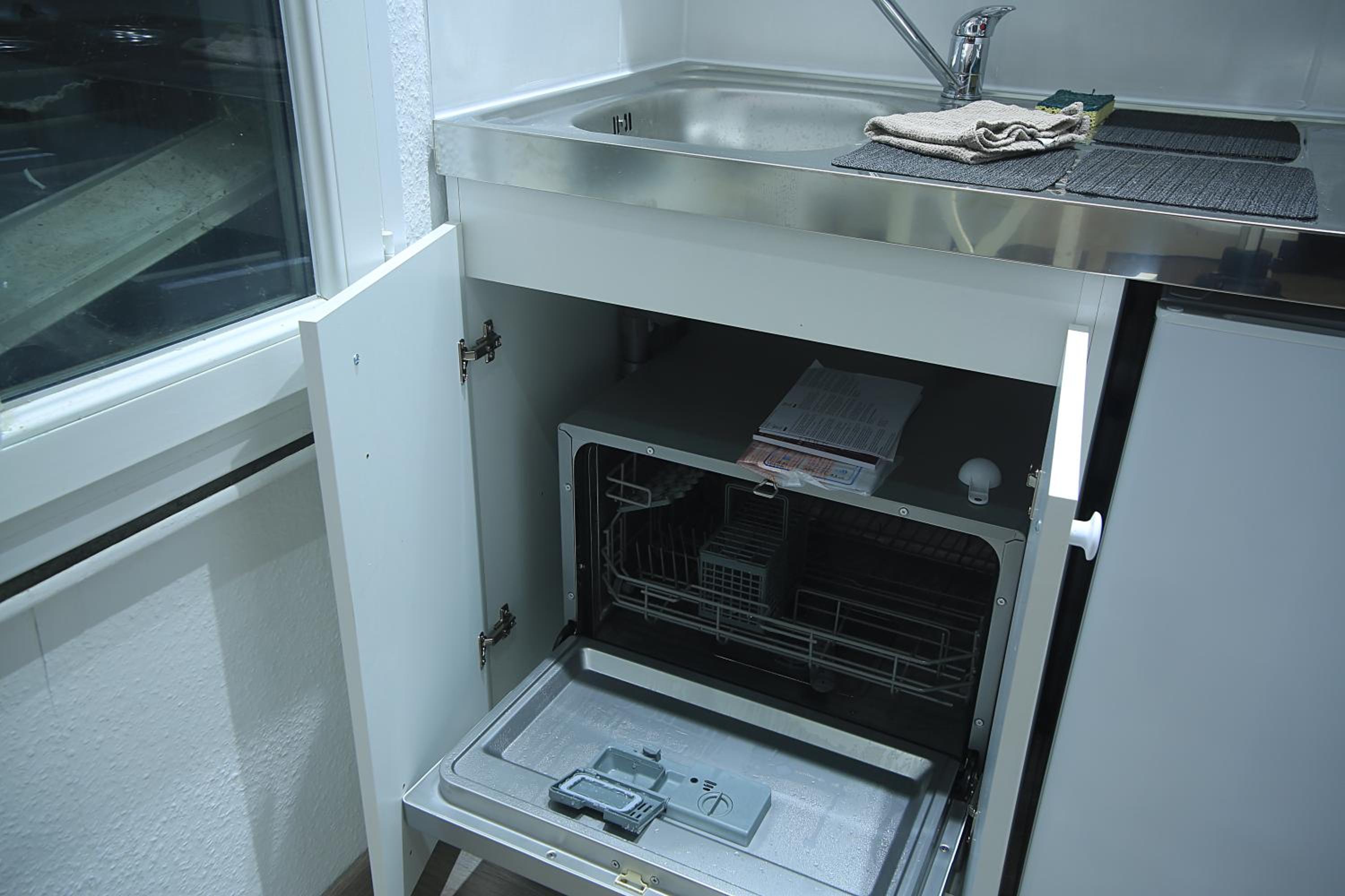 Apartment with Shower - Photo 5