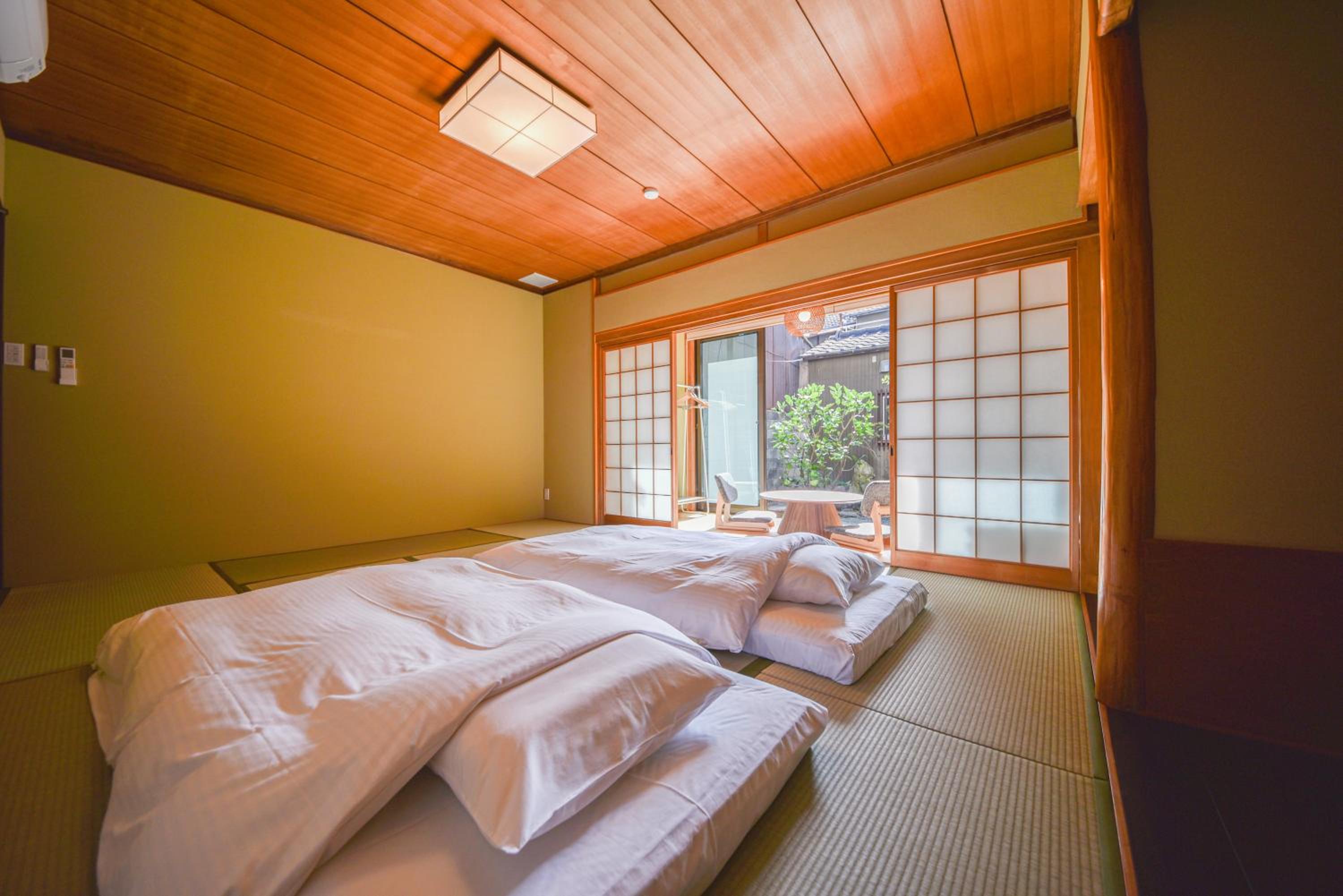 Quadruple Room with Private Bathroom photo 1