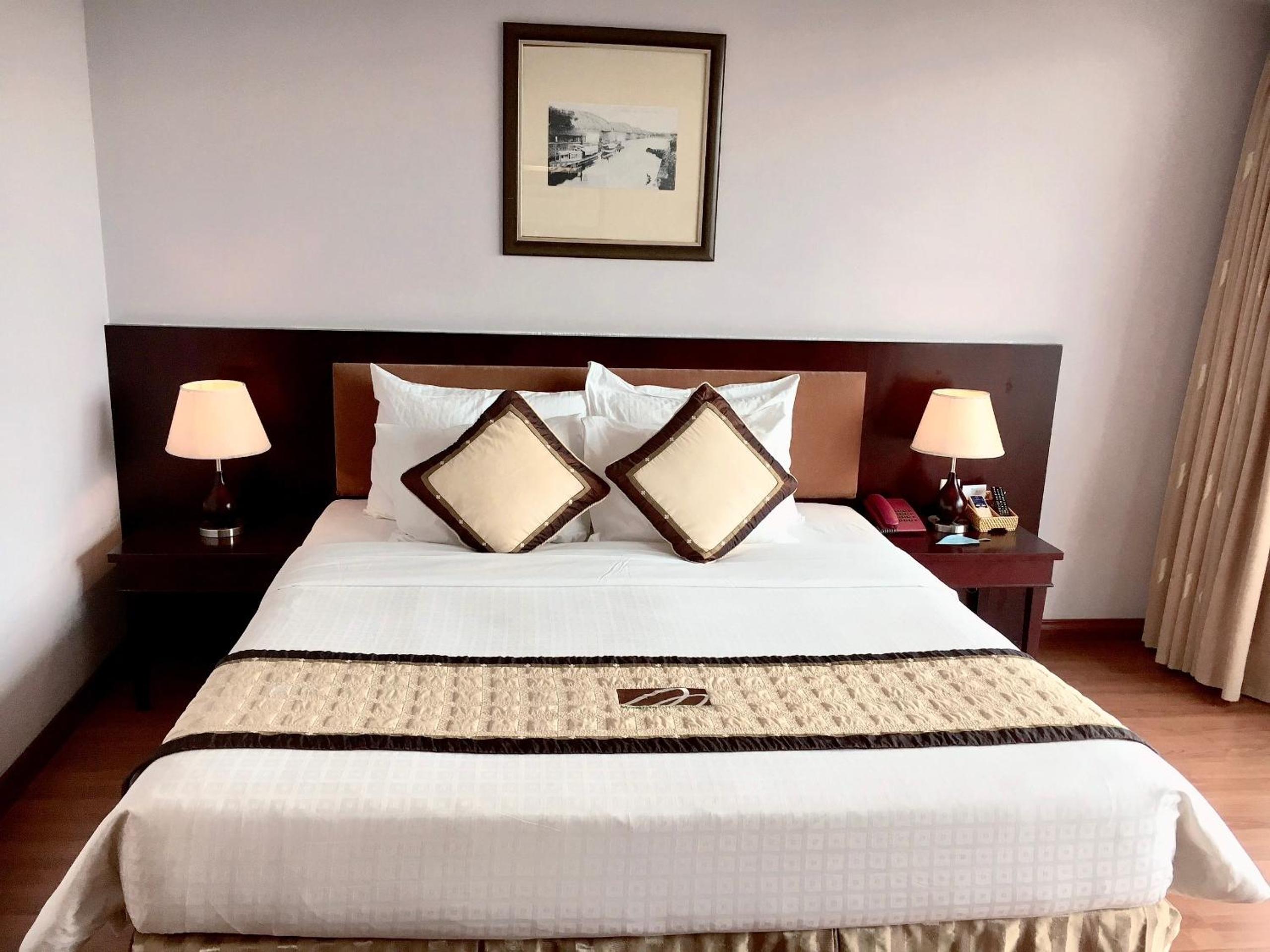Superior Double or Twin Room with City View - Photo 4