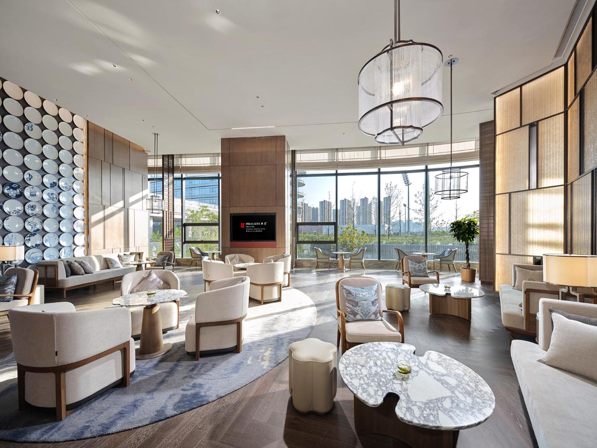 One-Bedroom King Suite with River View and Lounge Access - Photo 4