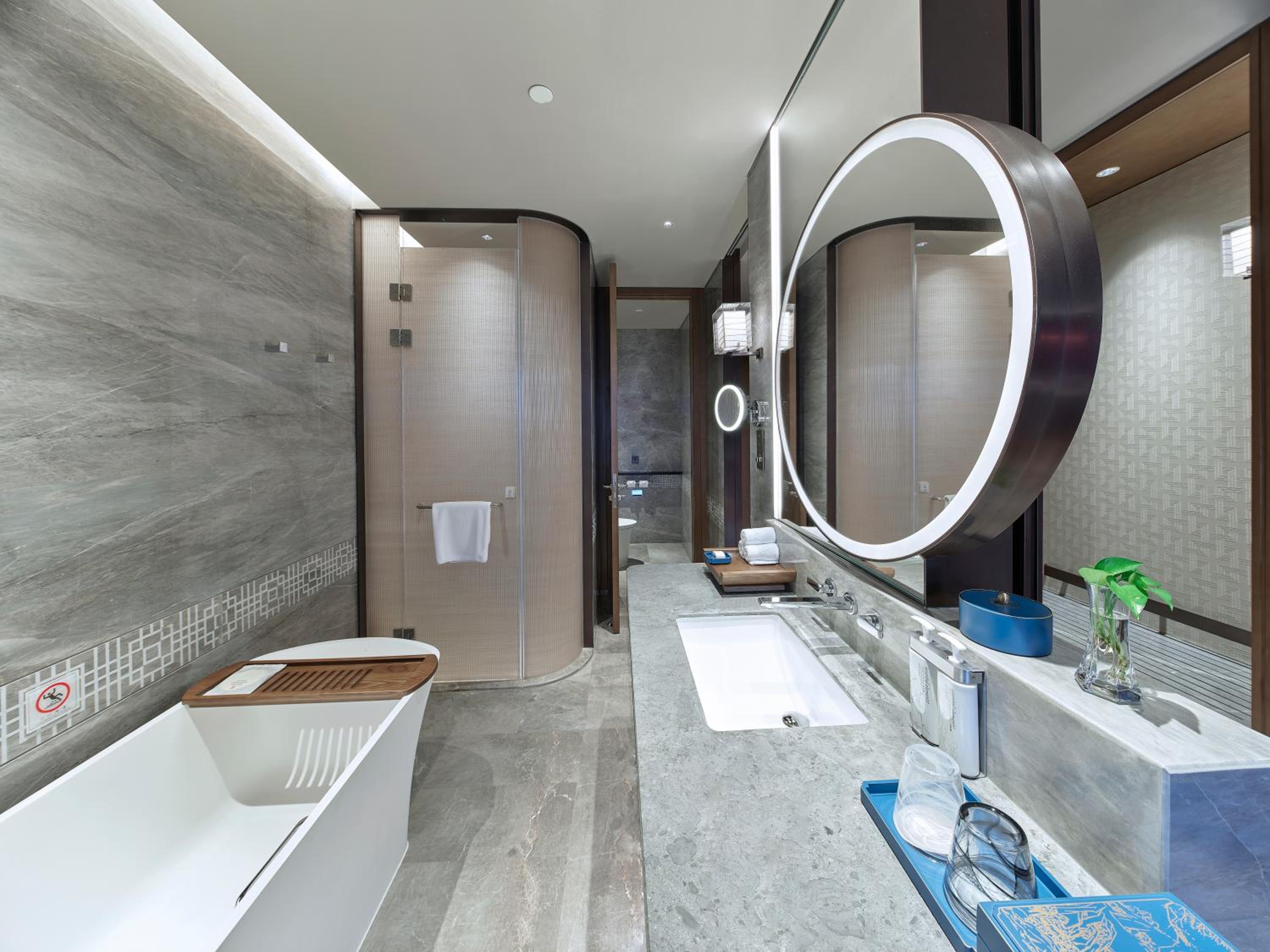 Standard Twin Room with River View - Photo 3