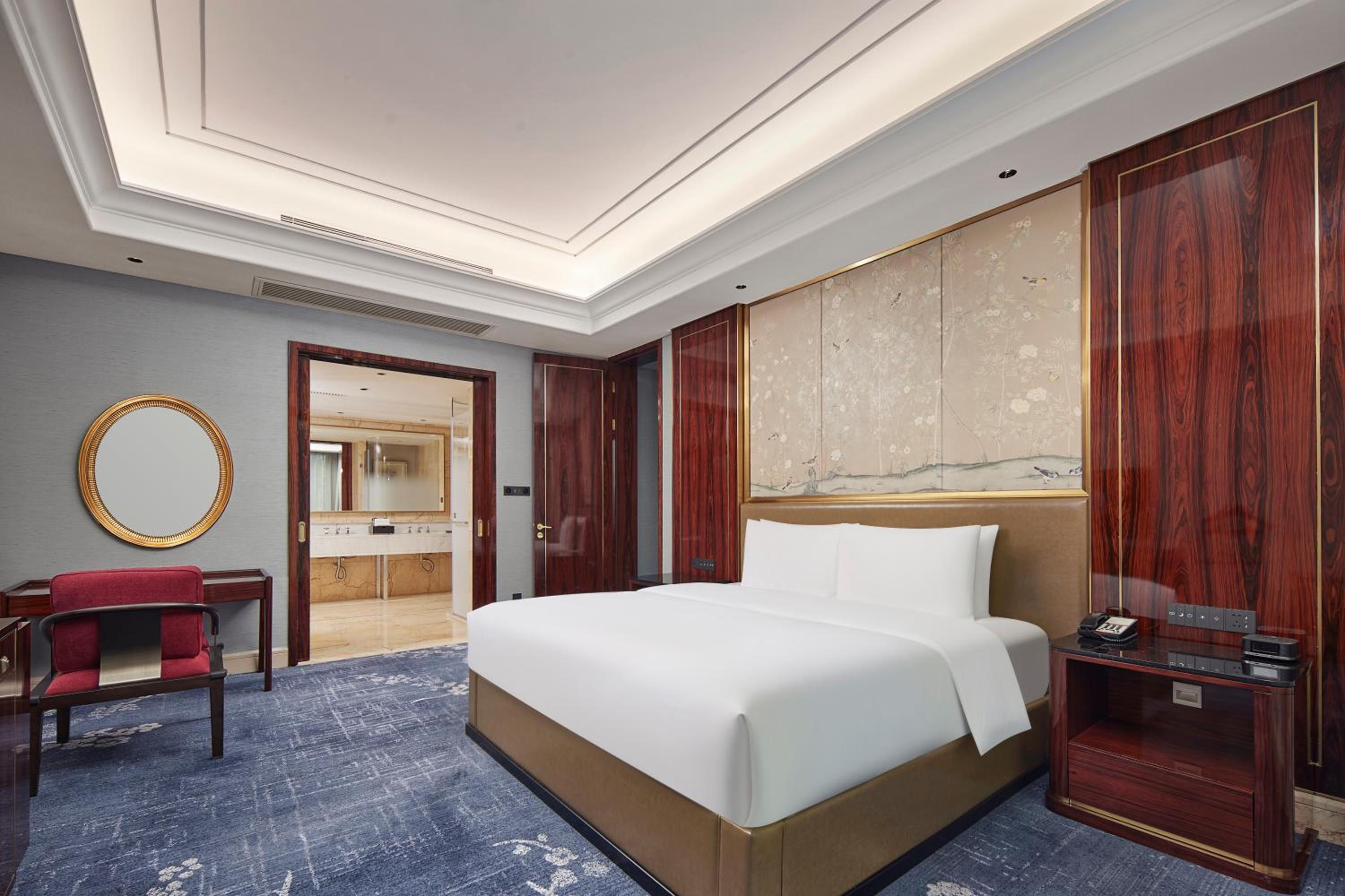 One-Bedroom King Suite