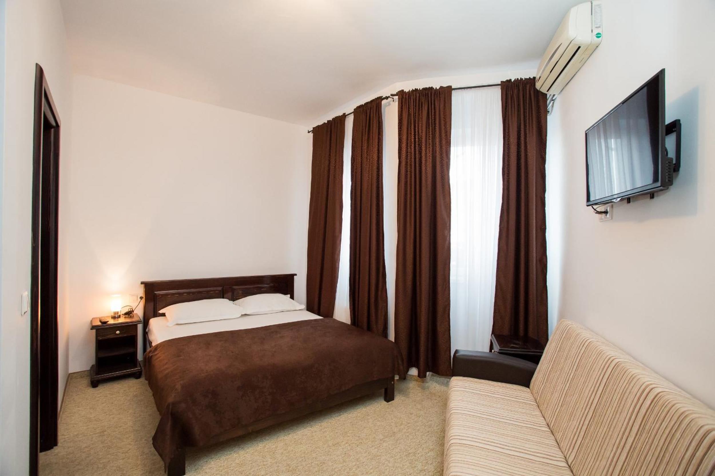 Double Room with Extra Bed photo 2