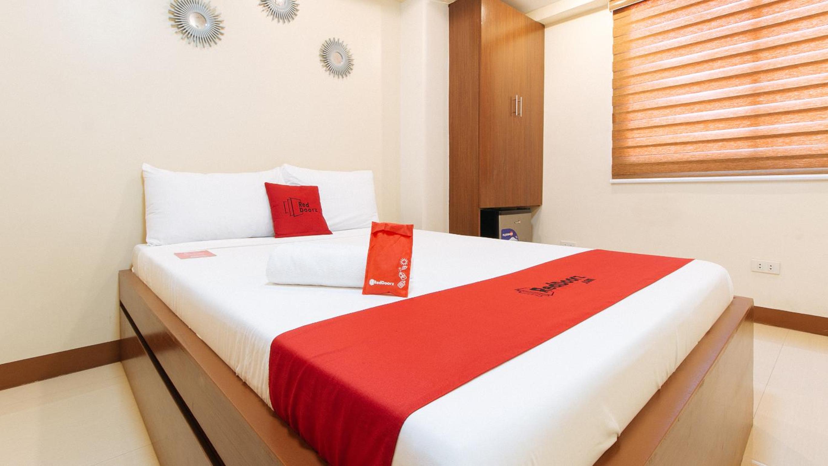 Deluxe Room - Photo 8
