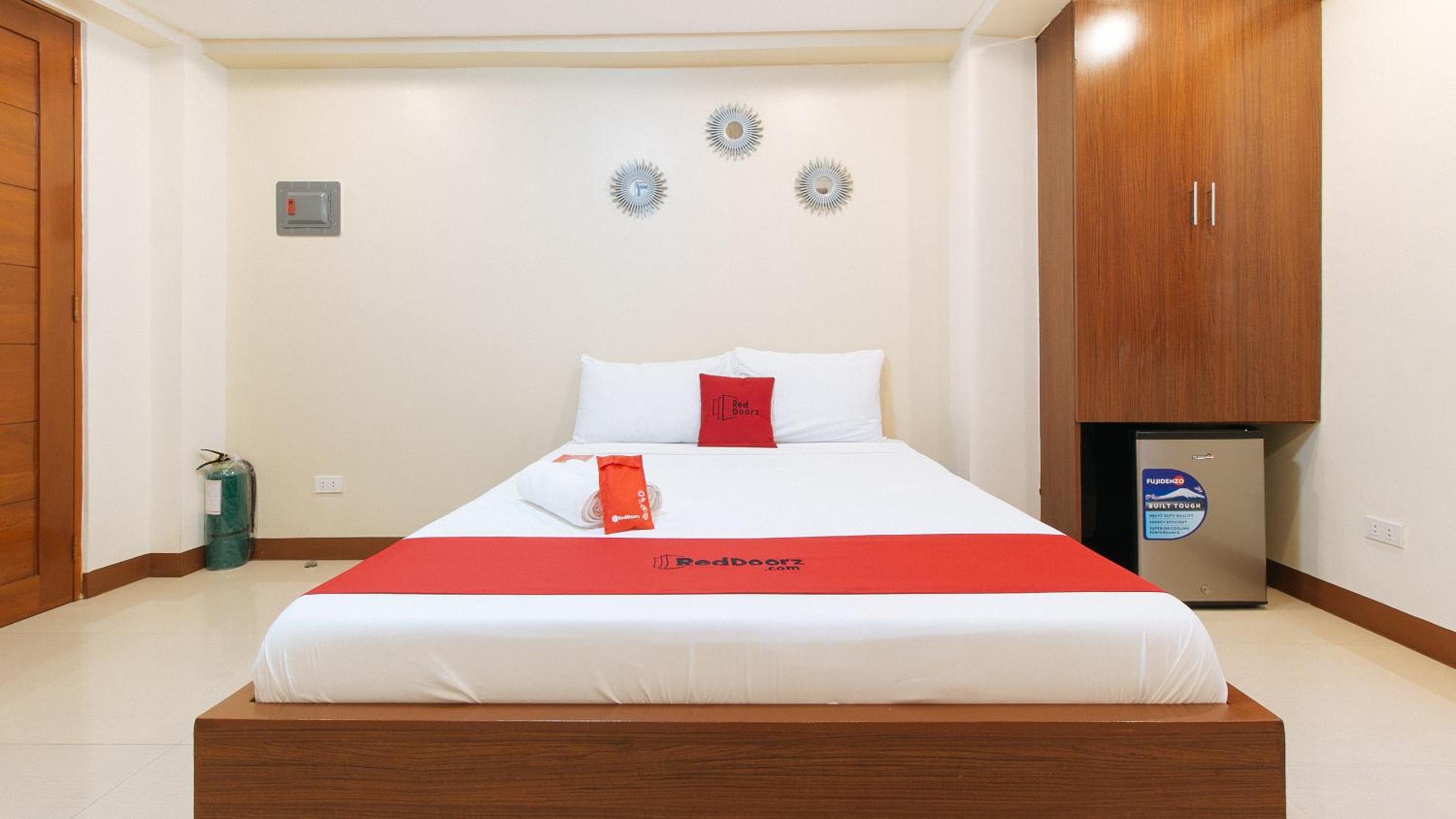 Deluxe Room - Photo 9