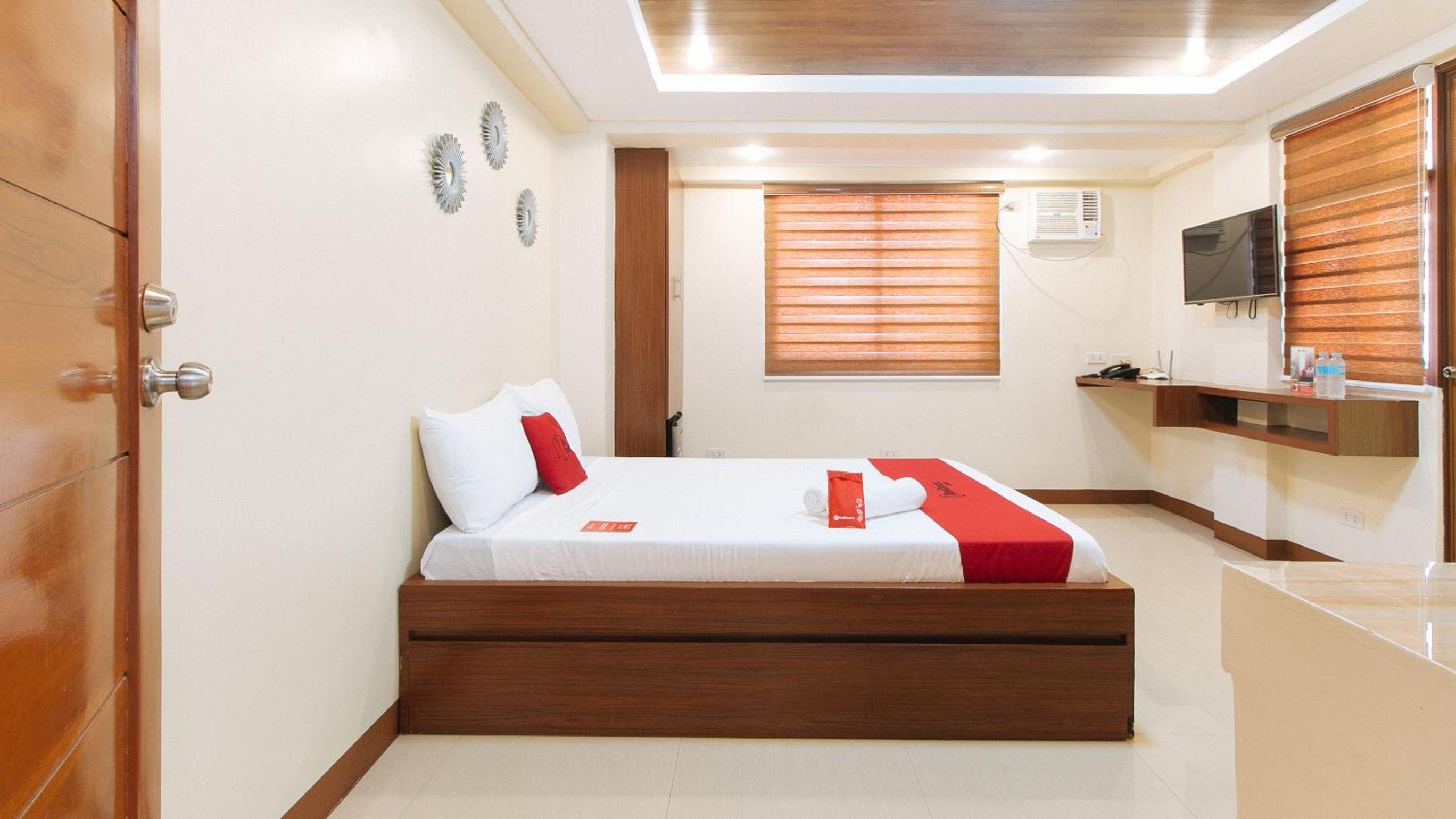 Deluxe Room - Photo 6