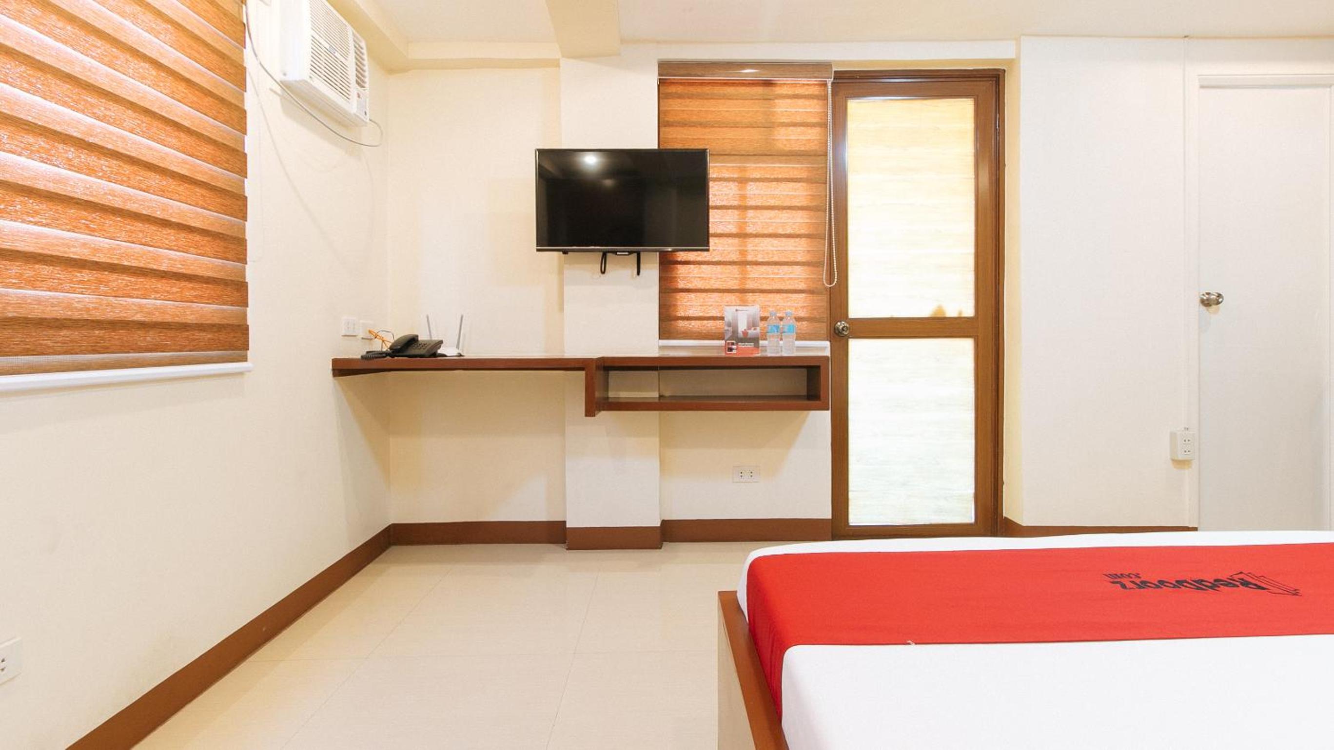 Deluxe Room - Photo 5