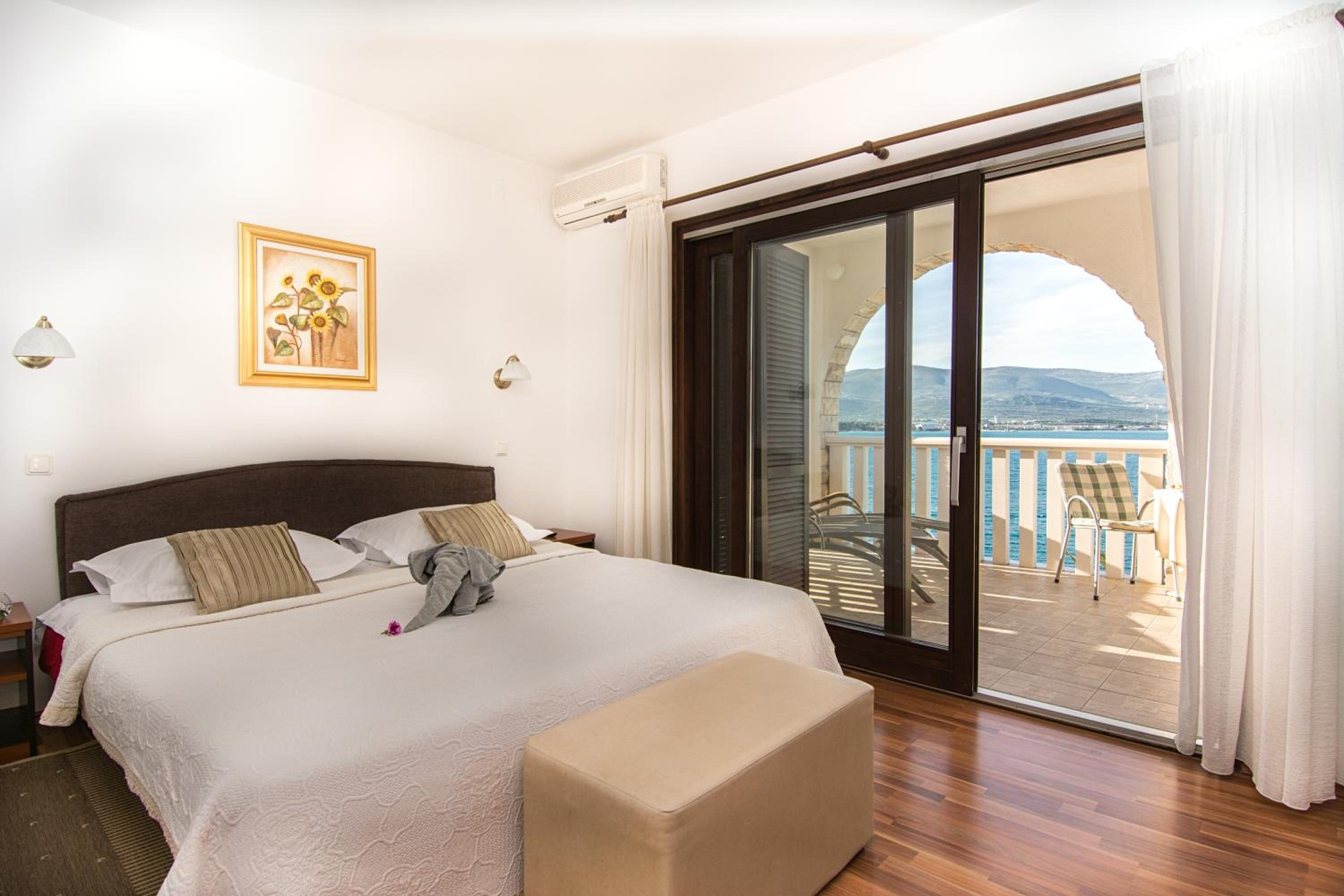 Superior Double Room with Terrace and Sea view  - Photo 1