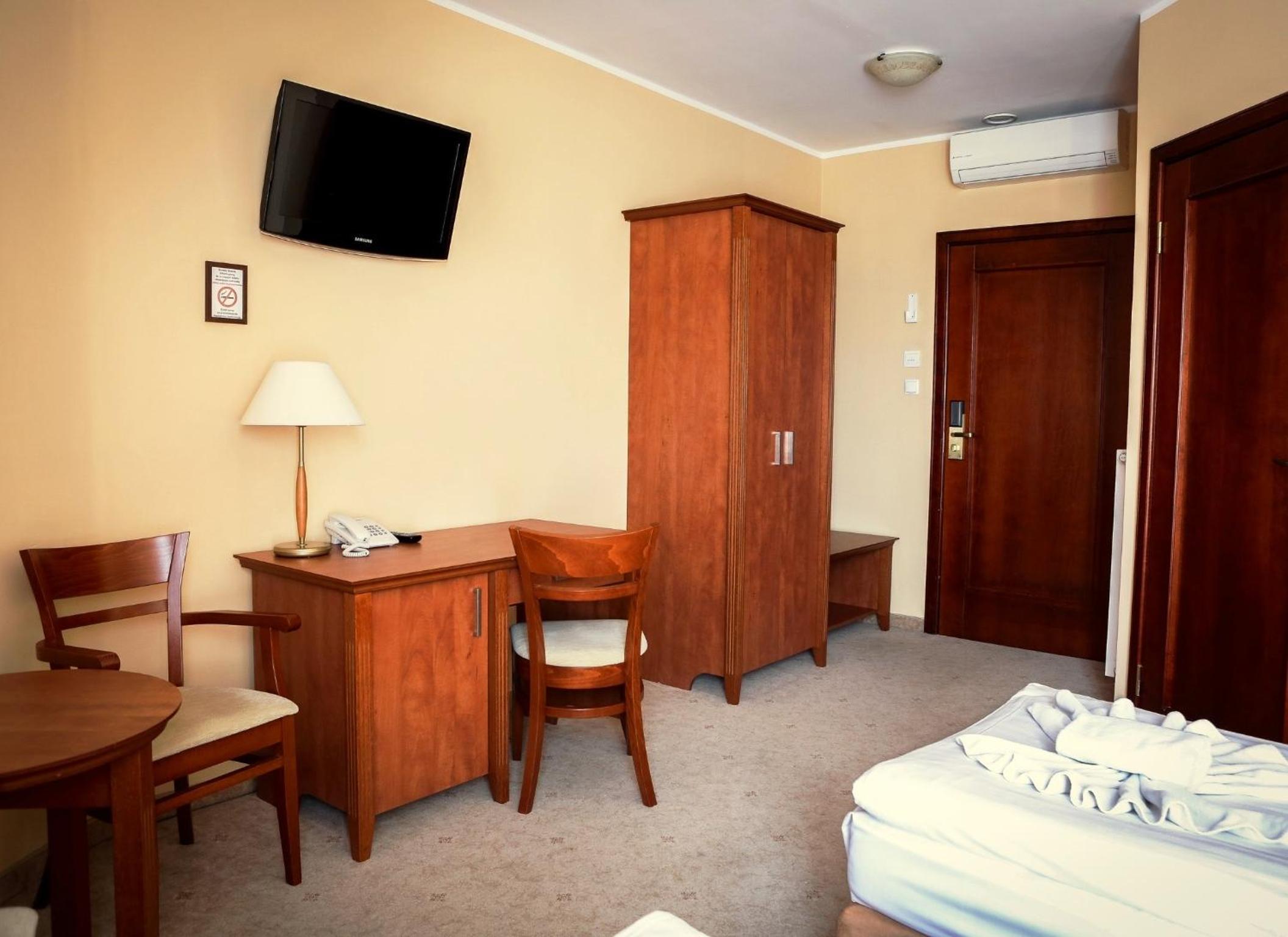 Twin Room - Photo 2