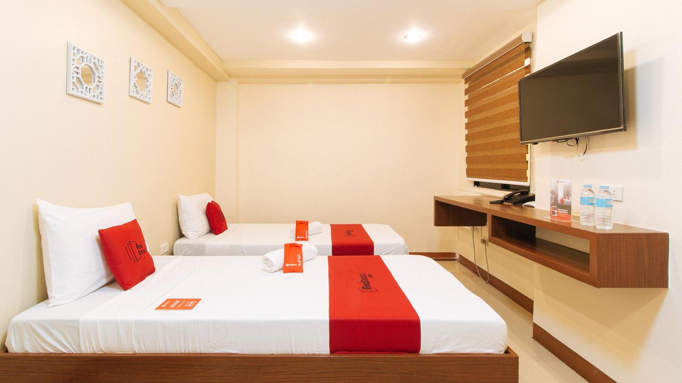 Deluxe Twin Room - Photo 12