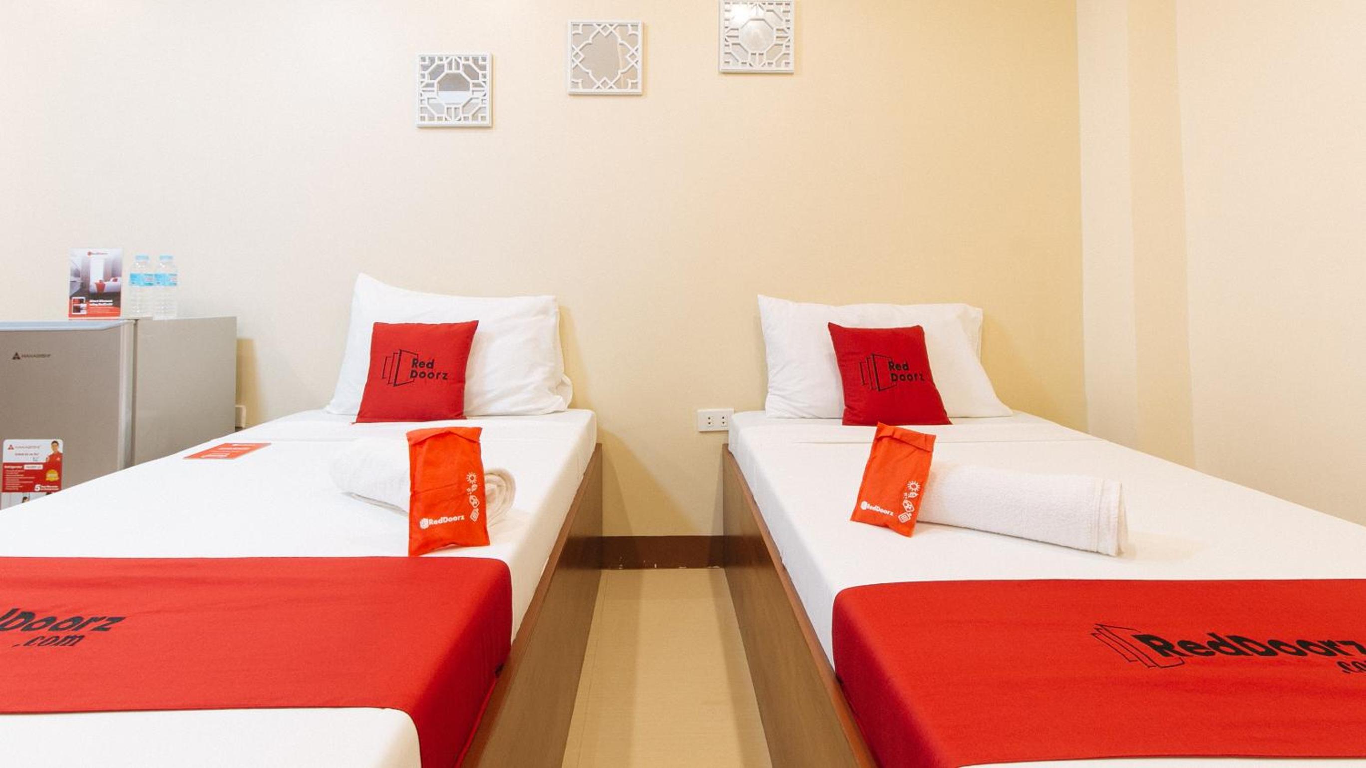 Deluxe Twin Room - Photo 11