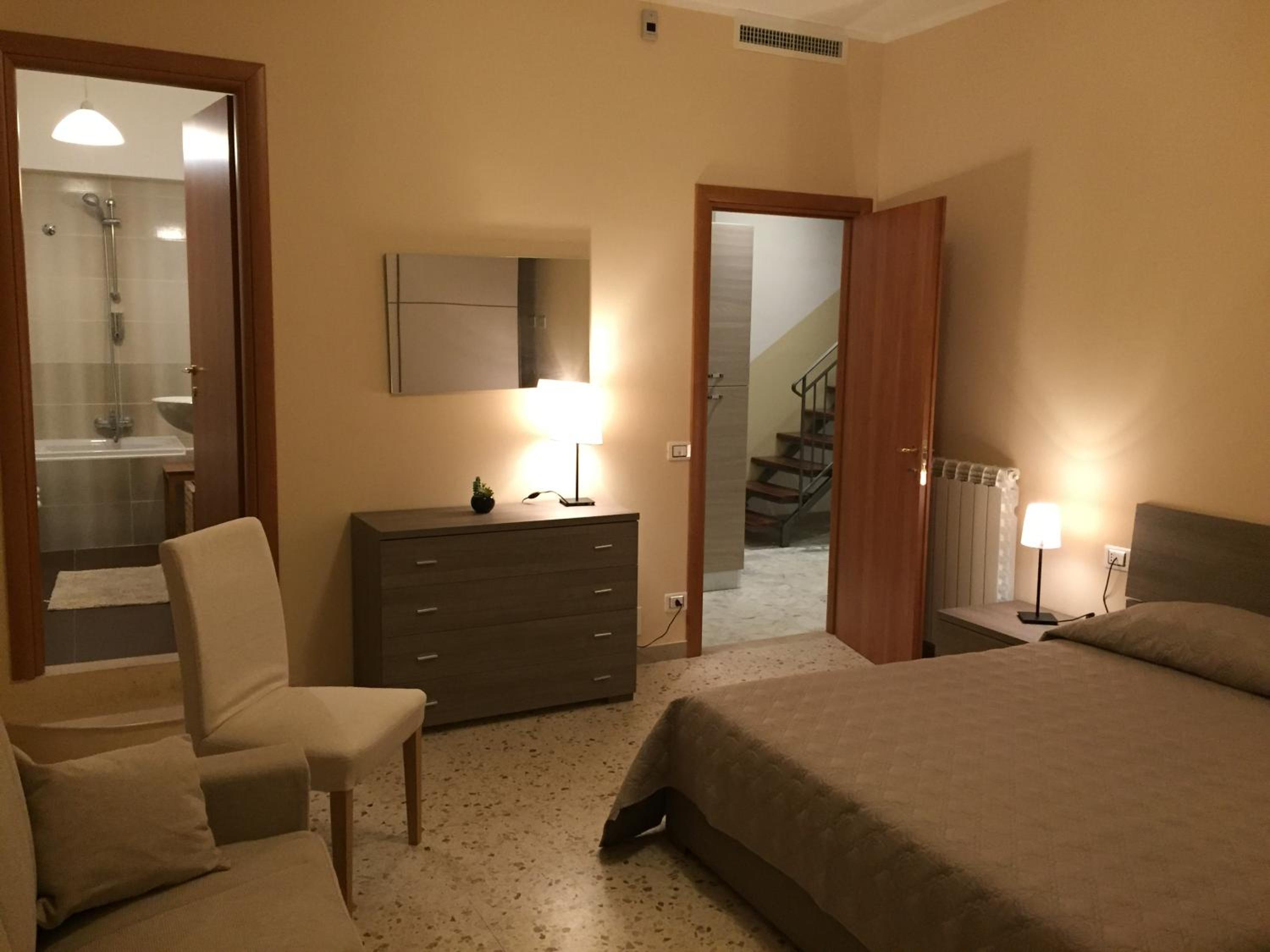 Deluxe Double Room (2 Adults + 1 Child) photo 1