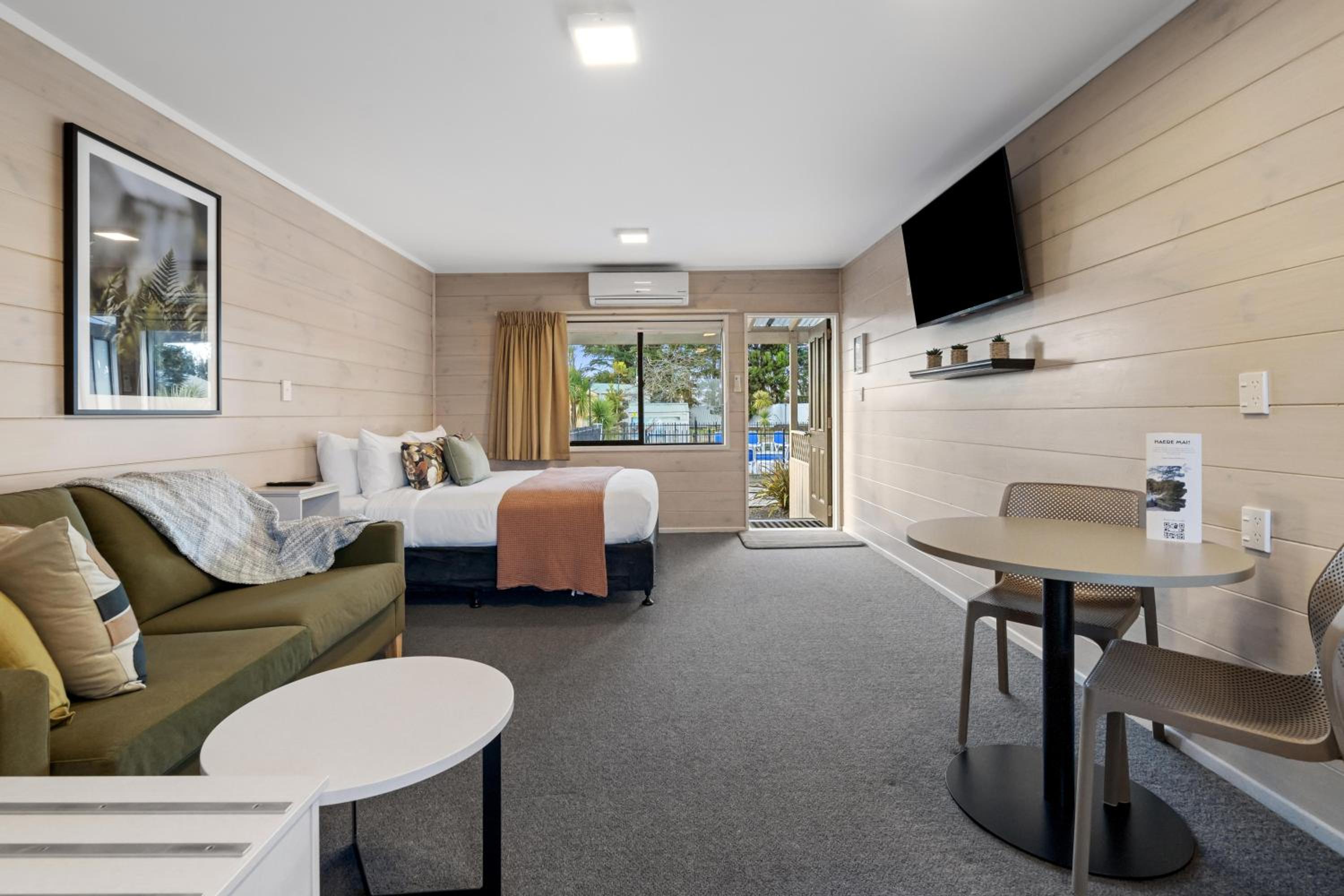 Deluxe Poolside Room photo 3