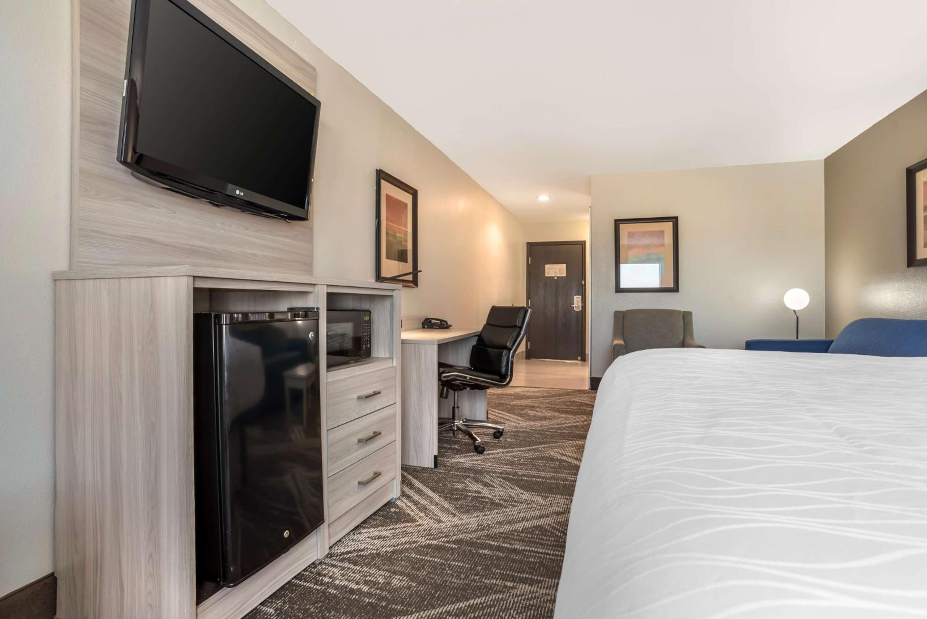 King Suite - Disability Access - Photo 1